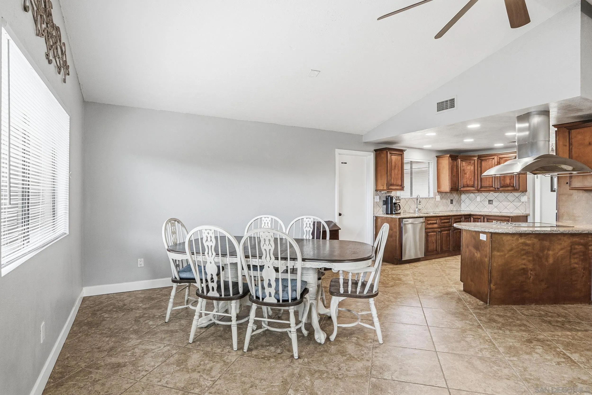 https://cdn.realtyfeed.com/cdn/127/260010912/a37b146297e28c2885dccfef2e630916.webp