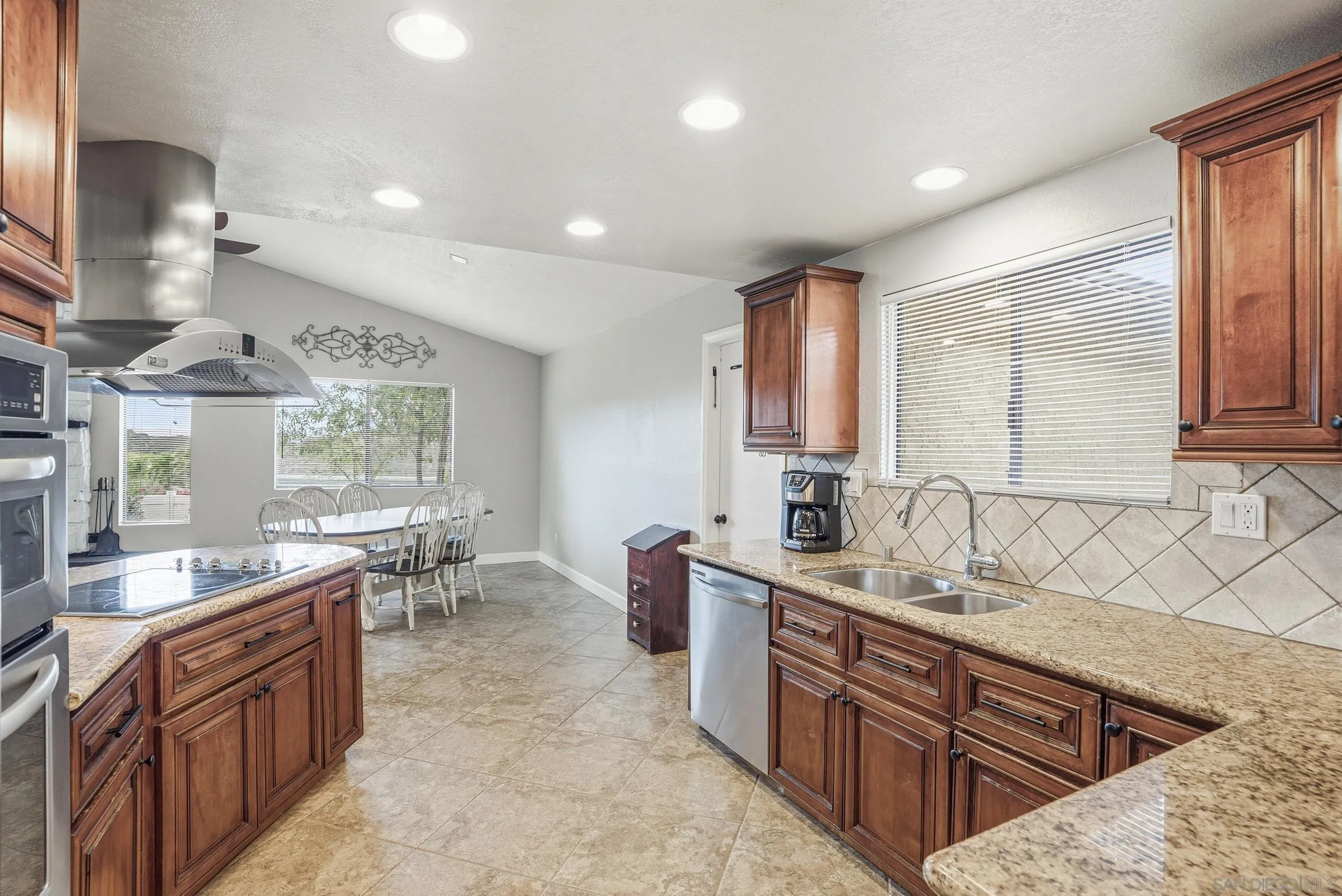 https://cdn.realtyfeed.com/cdn/127/260010912/b2e38fe0e4b8d42faaf6361f9292d35b.webp