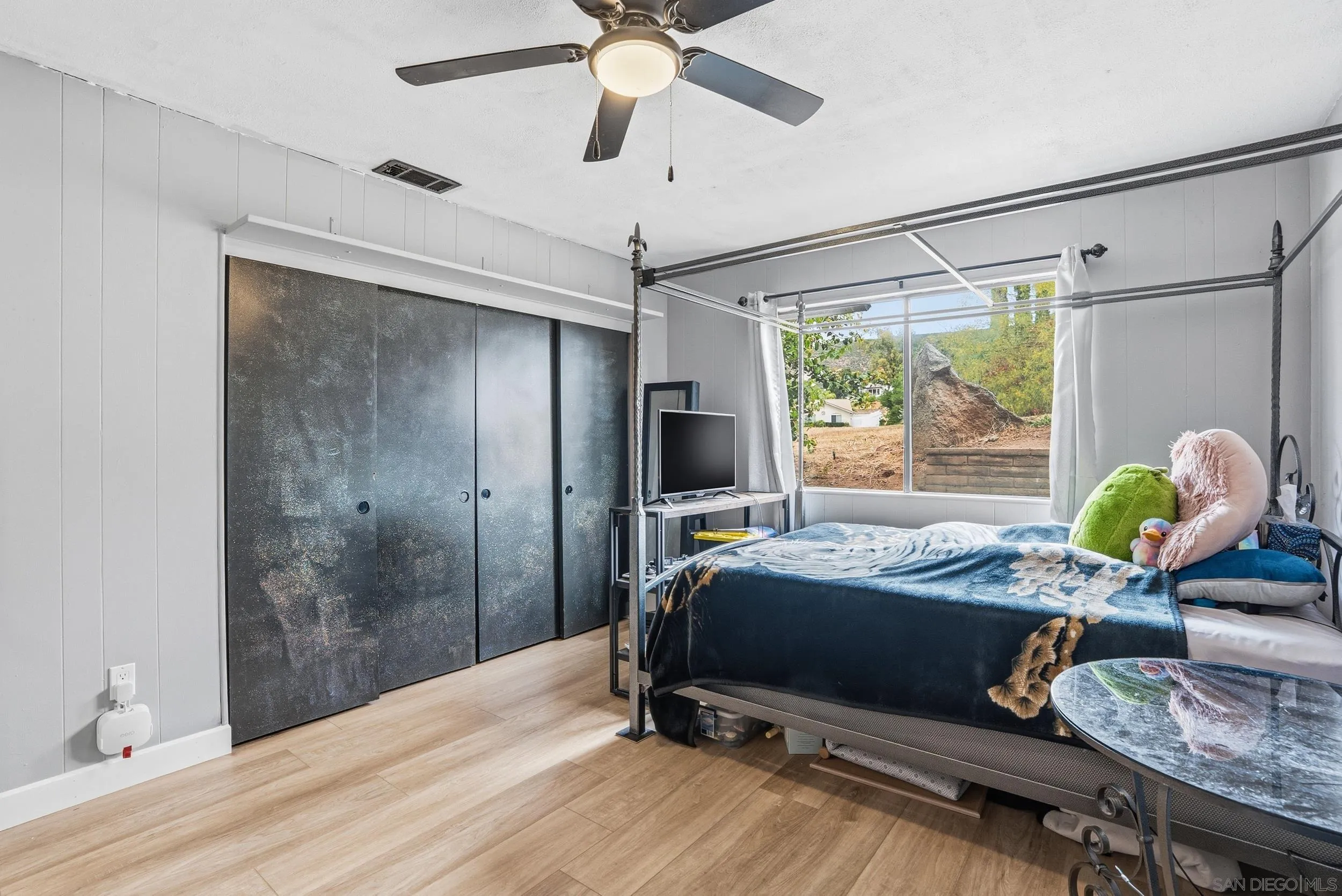 https://cdn.realtyfeed.com/cdn/127/260010912/ccd6bc4efa810612b20f35cb7a4c2a16.webp