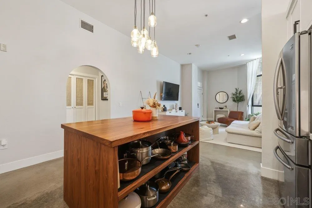 Photo #11: 260010913 Listing: Photo #11