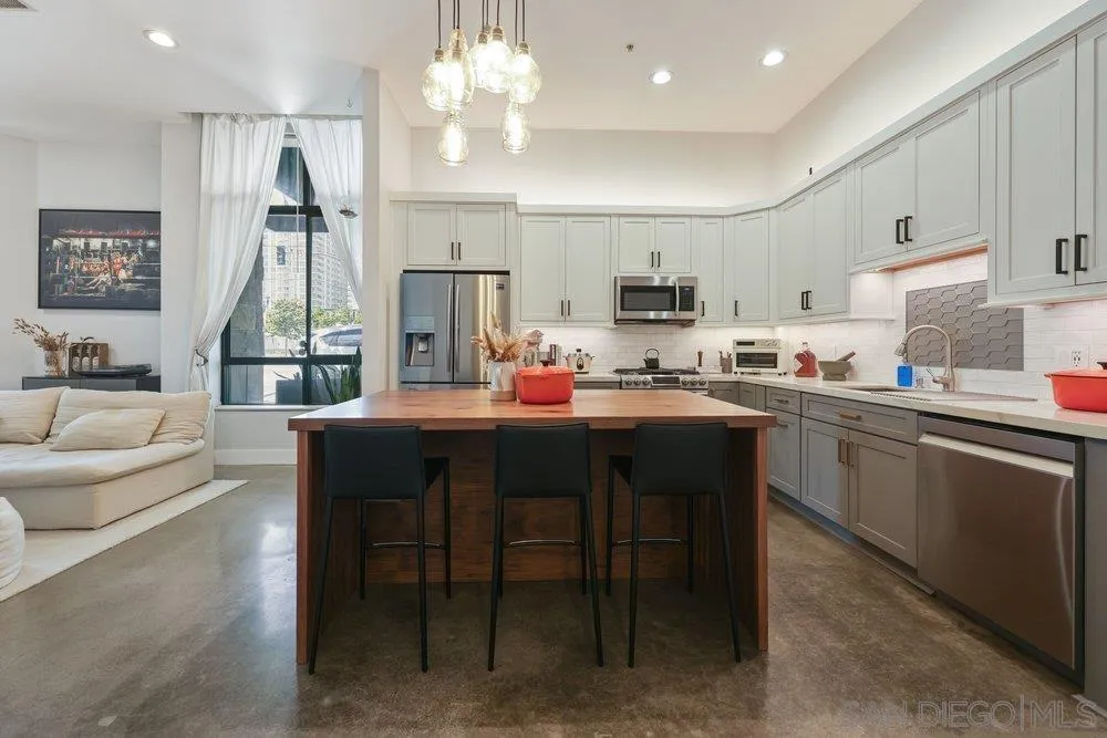 Photo #8: 260010913 Listing: Photo #8