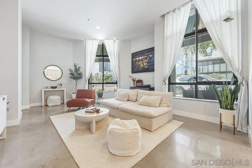 Photo #1: 260010913 Listing: Photo #1
