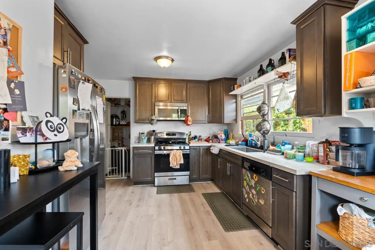 https://cdn.realtyfeed.com/cdn/127/260010918/bdb8a9ca622f1be57405eaf99afb9fd8.webp