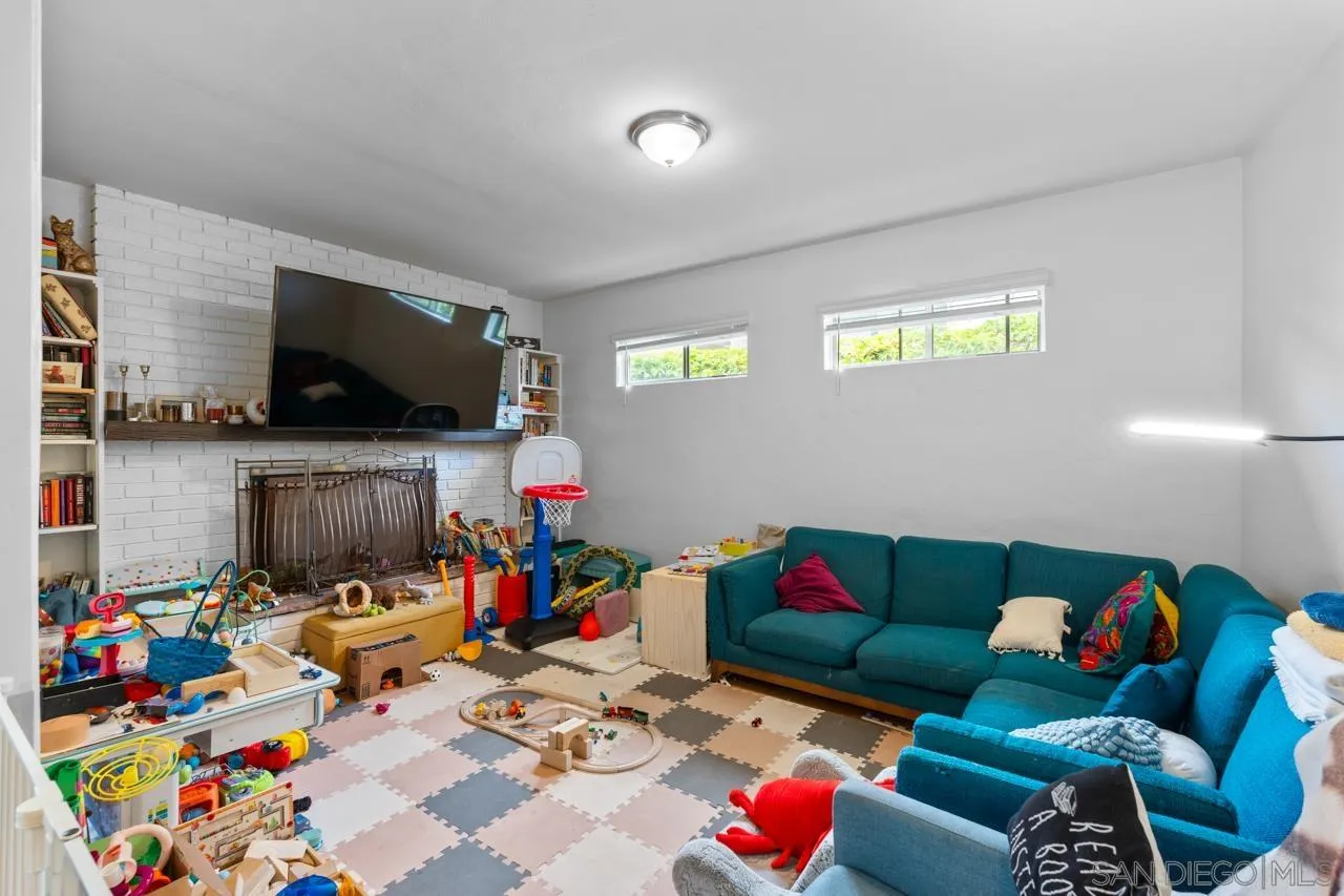 https://cdn.realtyfeed.com/cdn/127/260010918/ce5a1a1d6a7001dbc9a9cc909e270054.webp