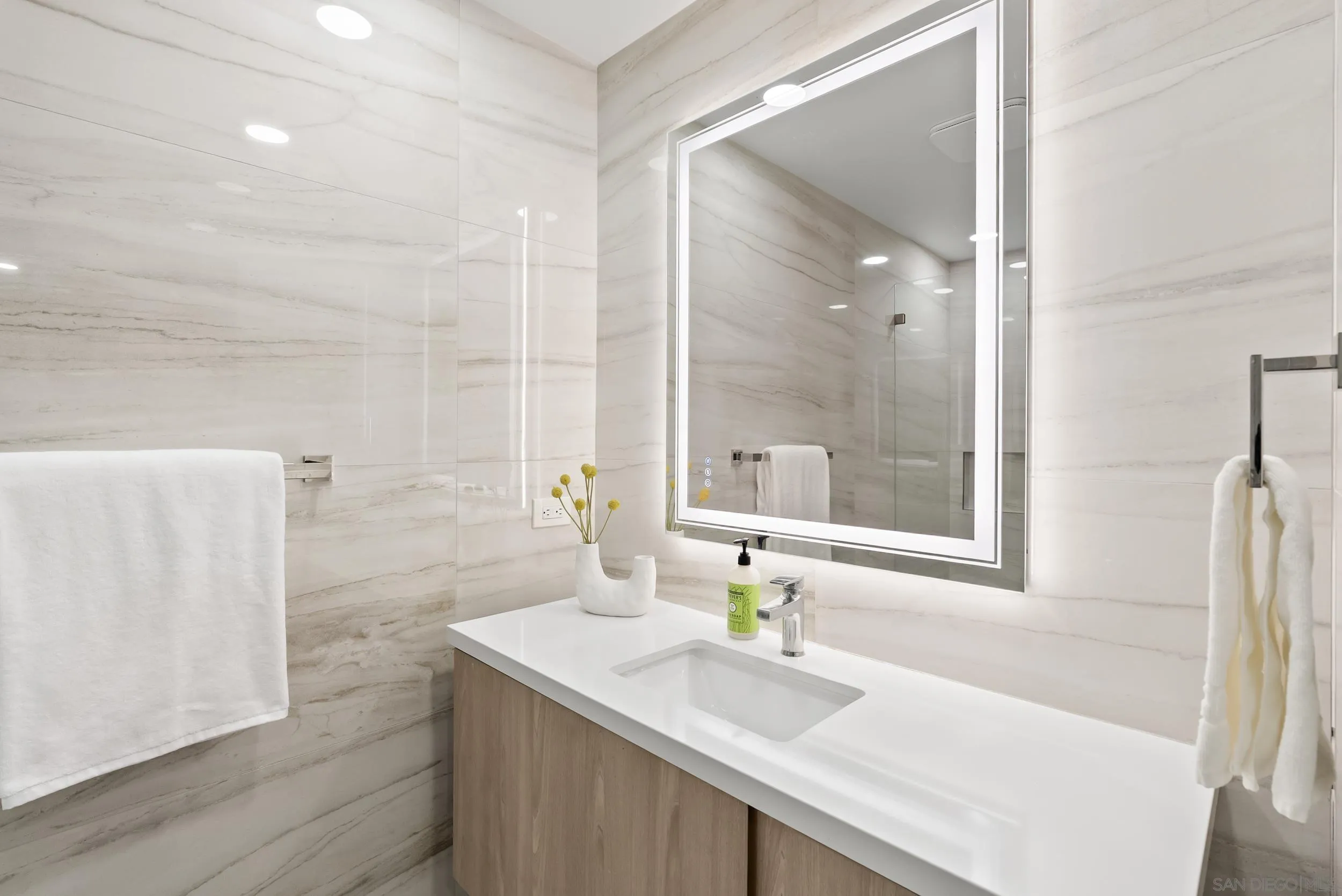 https://cdn.realtyfeed.com/cdn/127/260010919/0a4ceb8edb90ced9b58dd94ad7d45106.webp
