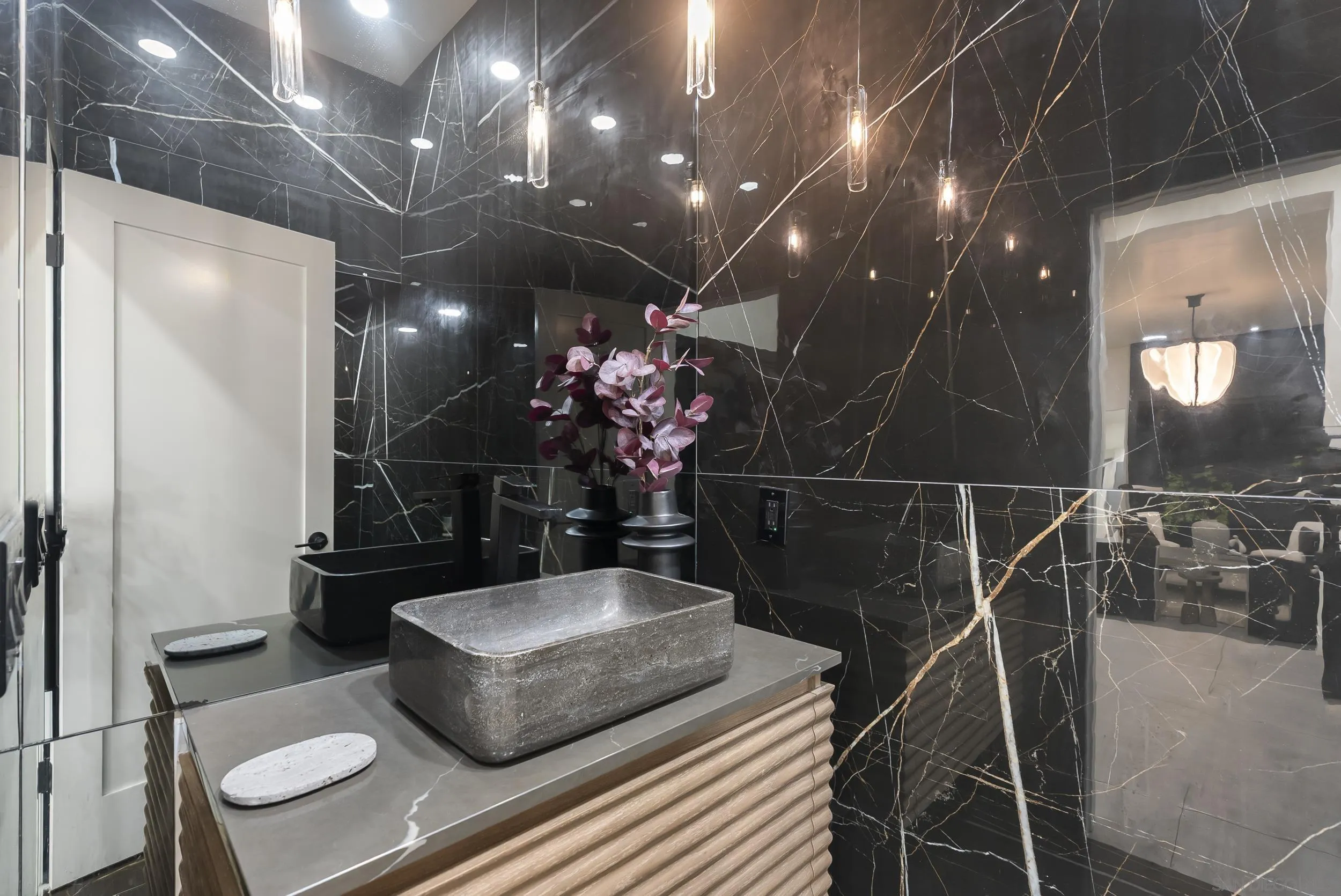 https://cdn.realtyfeed.com/cdn/127/260010919/7b26c1d7529b6156a9ed2b4b5aeba7a6.webp