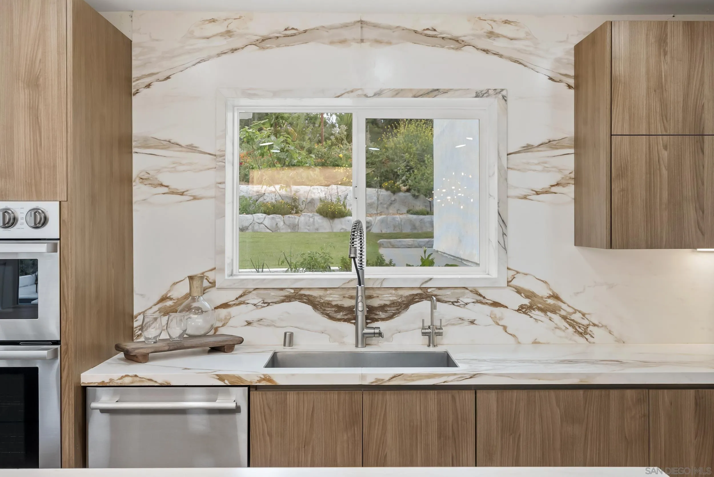 https://cdn.realtyfeed.com/cdn/127/260010919/dc062ad29f521899ff258f62d713448a.webp