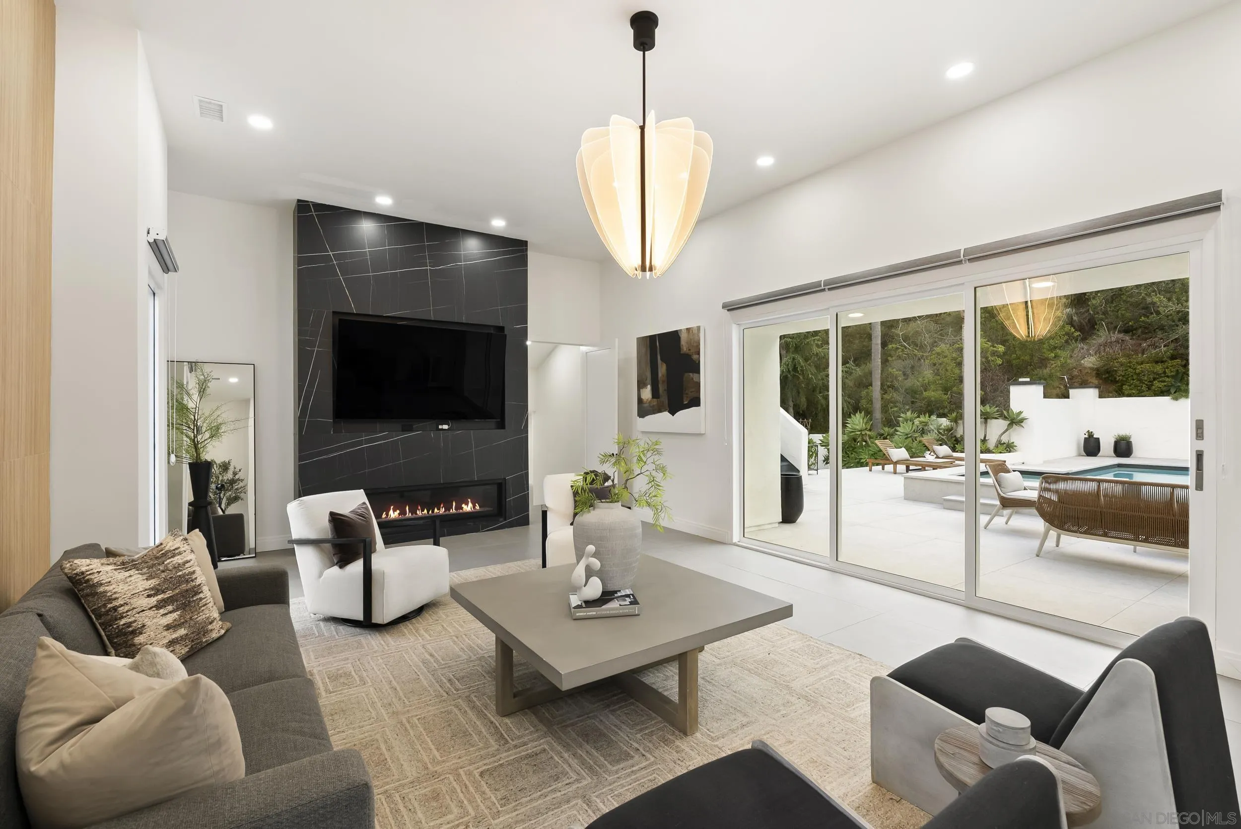 https://cdn.realtyfeed.com/cdn/127/260010919/ee8f42bfcf7a7d7f8a412ec7c245edd1.webp