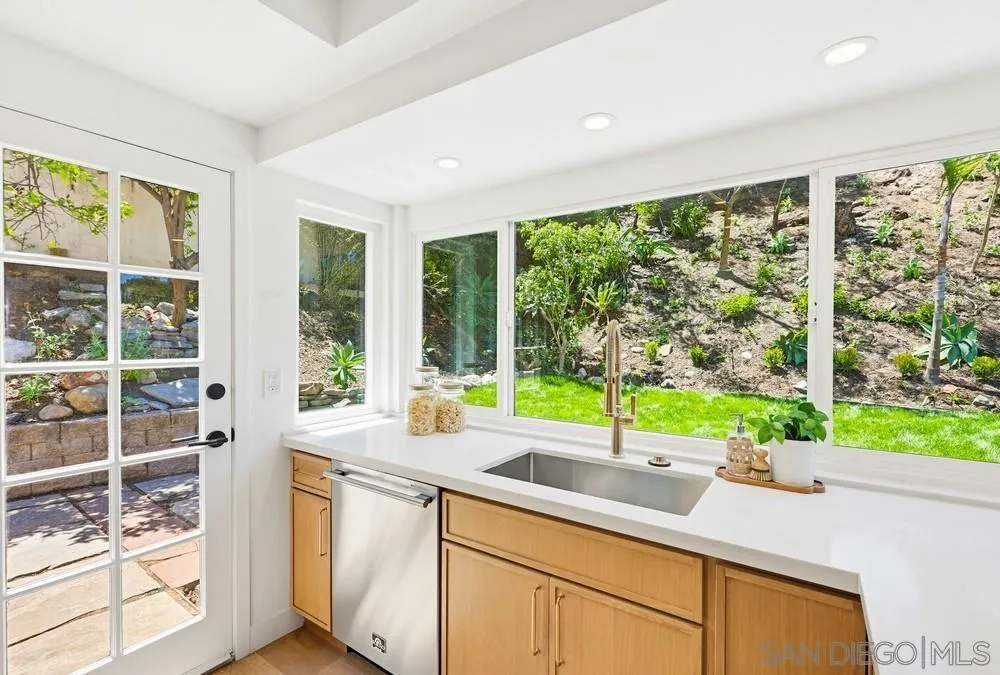 https://cdn.realtyfeed.com/cdn/127/260010920/885b3098111343baf111d2c2907692dd.webp