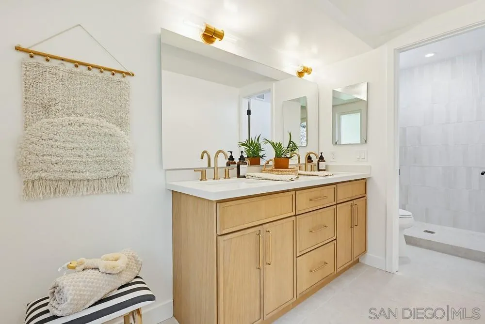 https://cdn.realtyfeed.com/cdn/127/260010920/ffbb1d67dfc21bfa7fccc405967a2ff7.webp