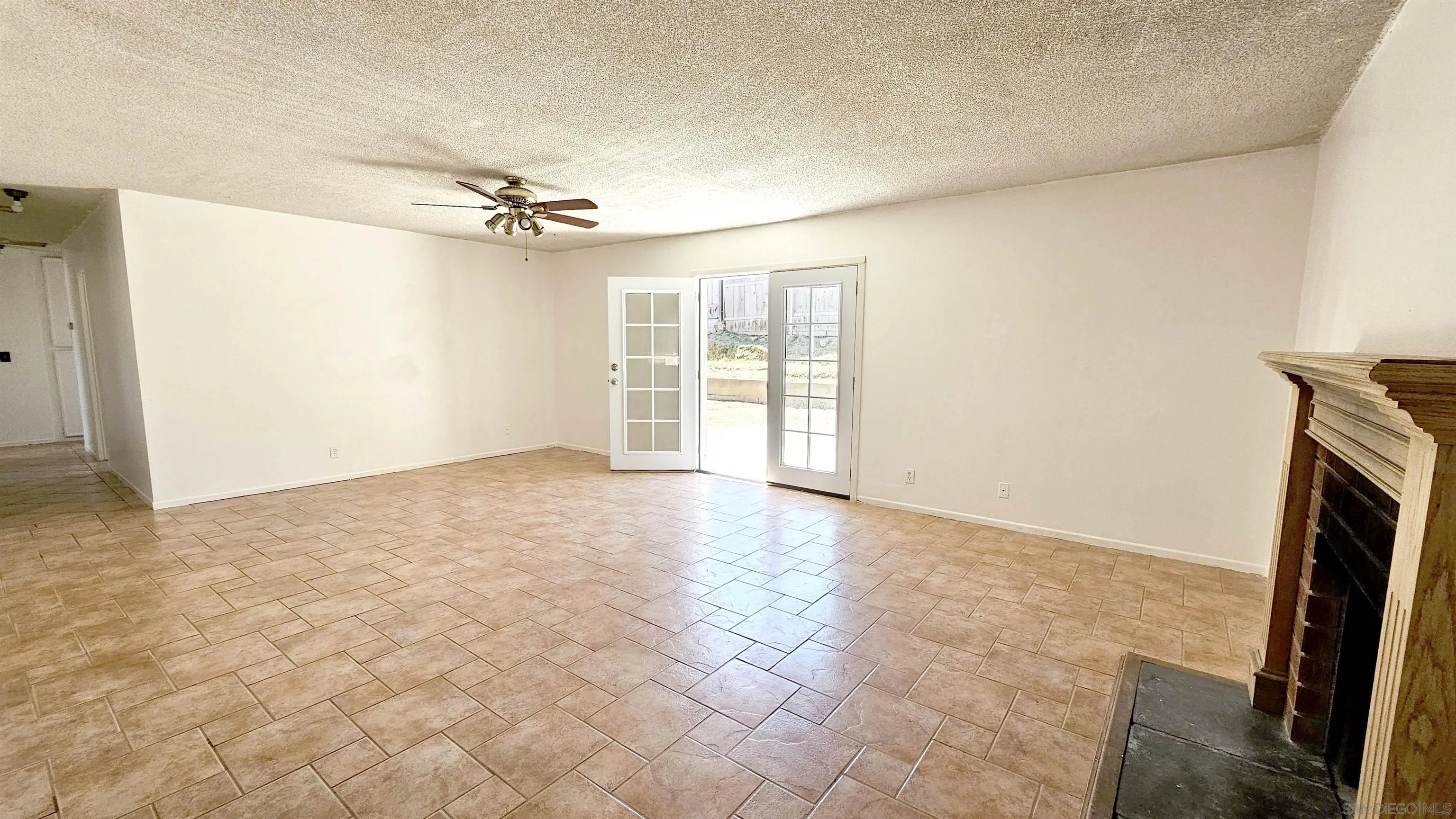 https://cdn.realtyfeed.com/cdn/127/260010927/7e36d509842ea58af4c7812b0766b0ec.webp