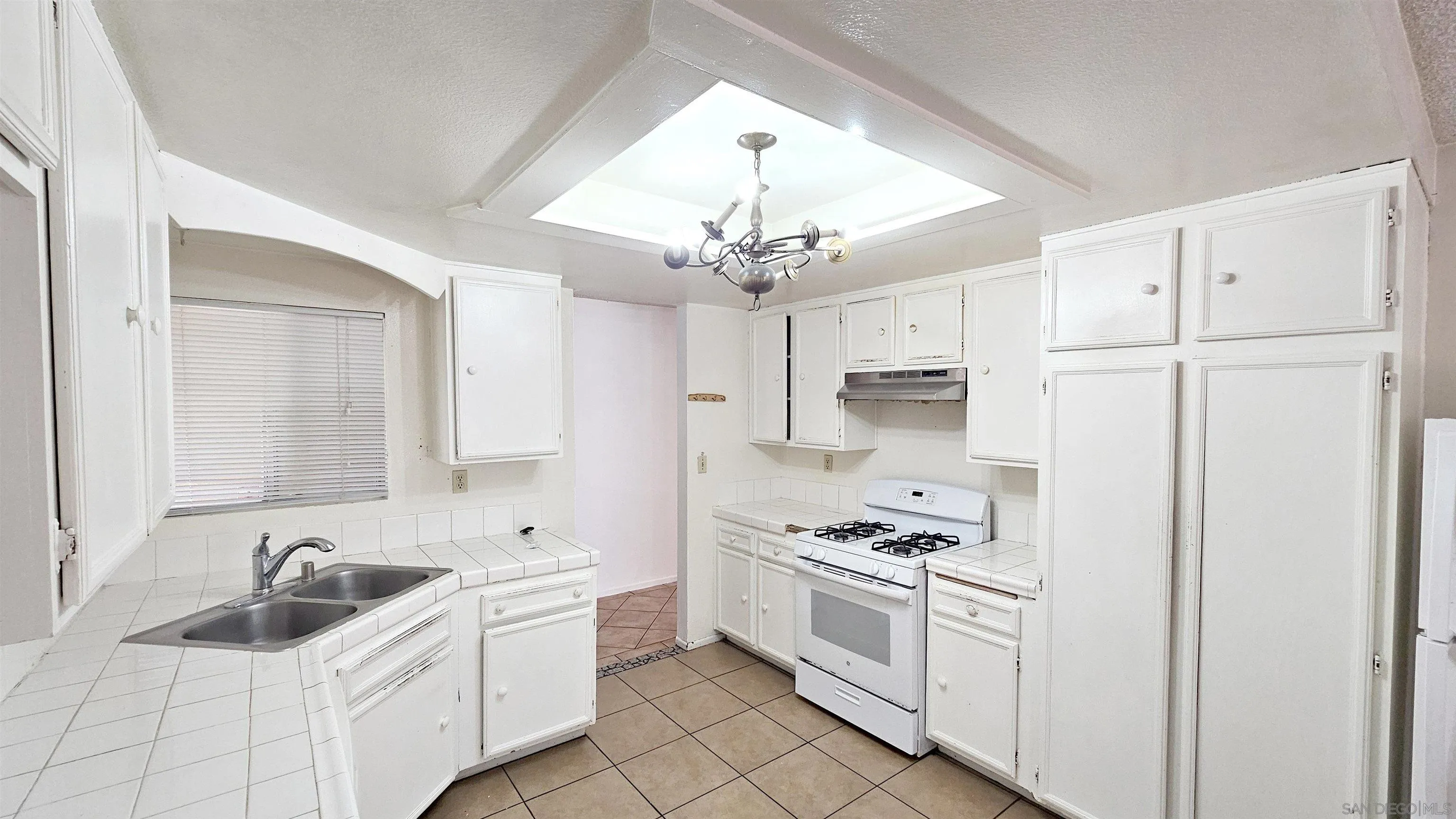 https://cdn.realtyfeed.com/cdn/127/260010927/a42f6b462b33dfa7519733269efc26bd.webp
