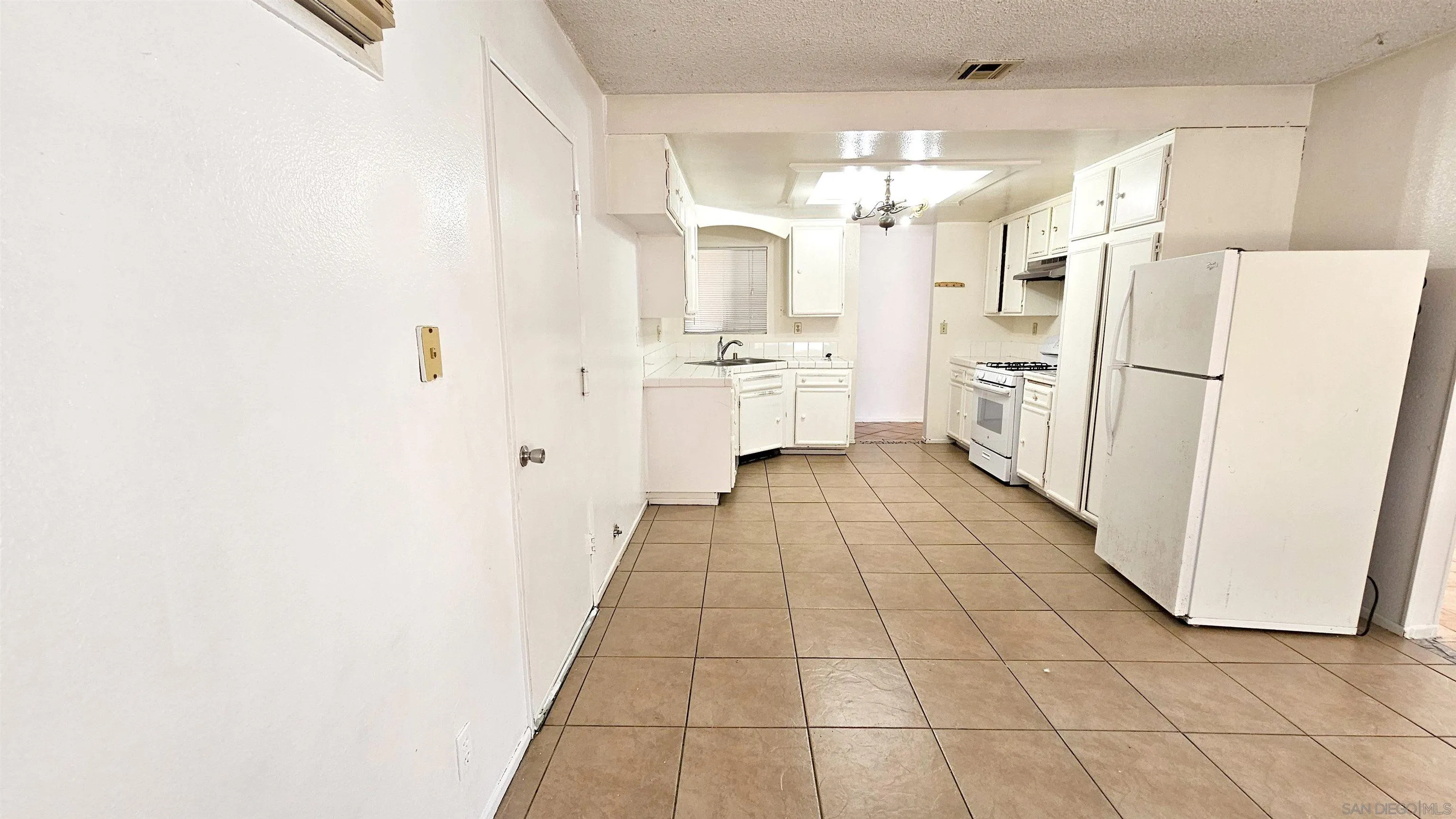 https://cdn.realtyfeed.com/cdn/127/260010927/be00c4d77ad6046eb707c566275fde88.webp