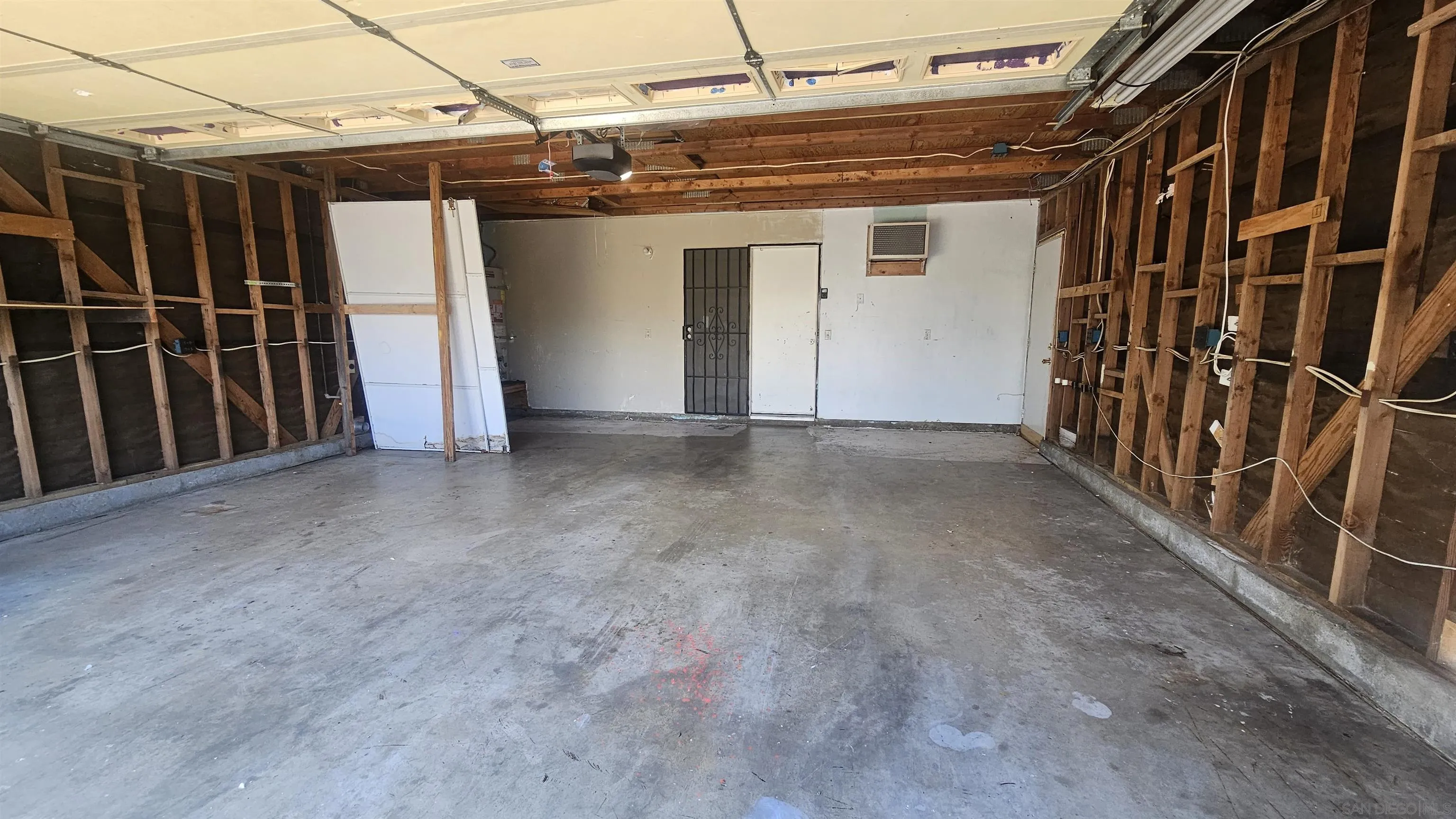 https://cdn.realtyfeed.com/cdn/127/260010927/f152f0c78eb8588cab30fe88468c0e8e.webp