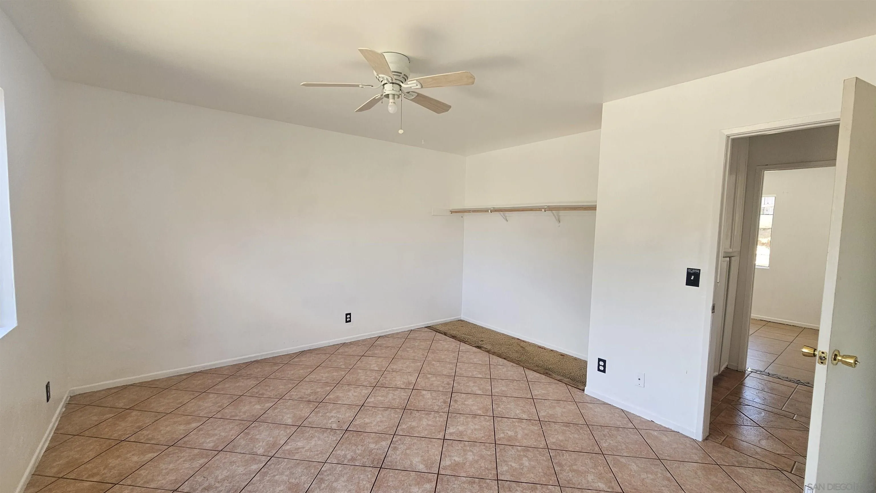 https://cdn.realtyfeed.com/cdn/127/260010927/fff17b1c90bac8c0f6a926ecaf7b8151.webp