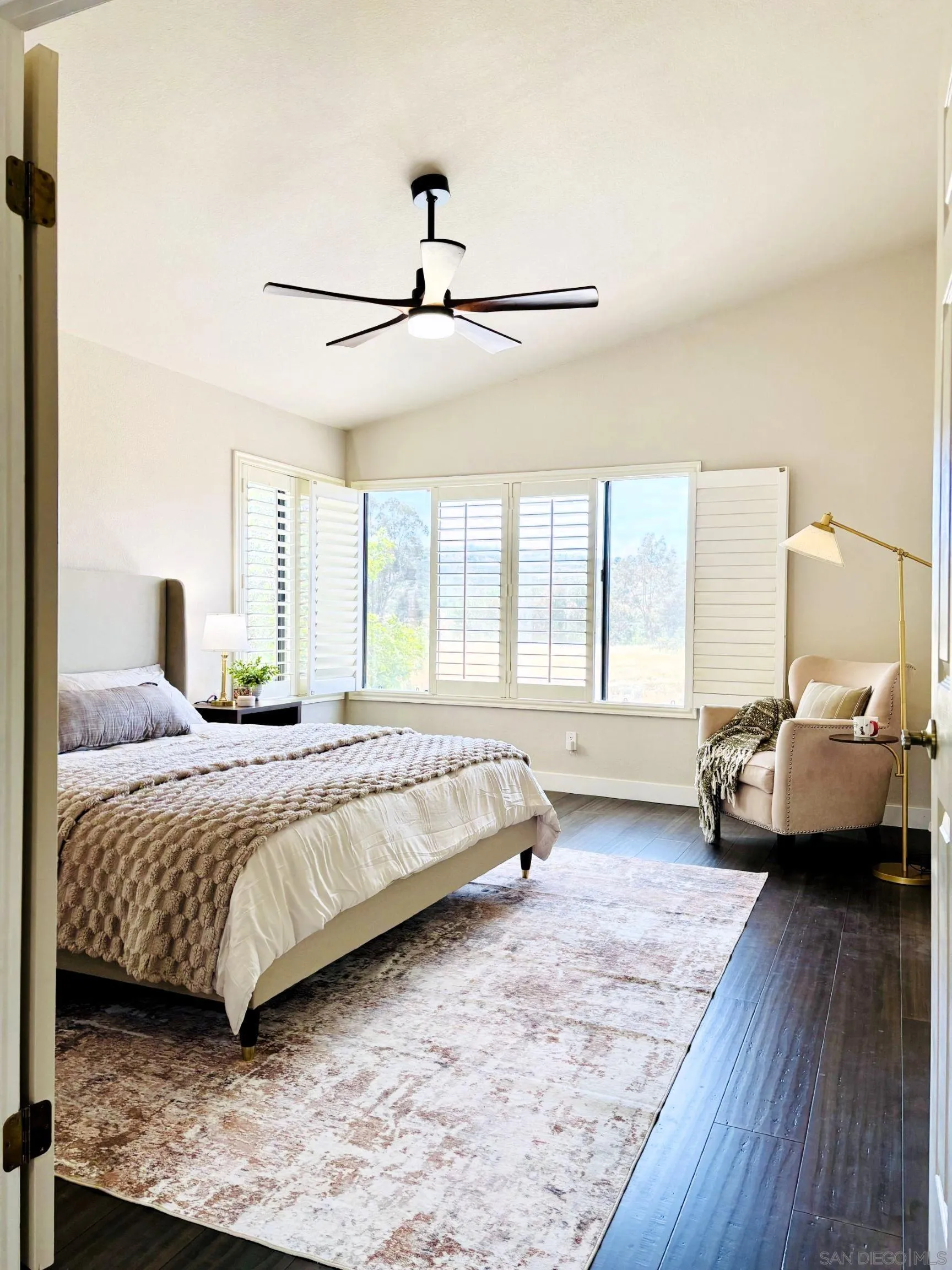 https://cdn.realtyfeed.com/cdn/127/260010928/0c7e5811bcbd5f7b12210fb3628bd2be.webp