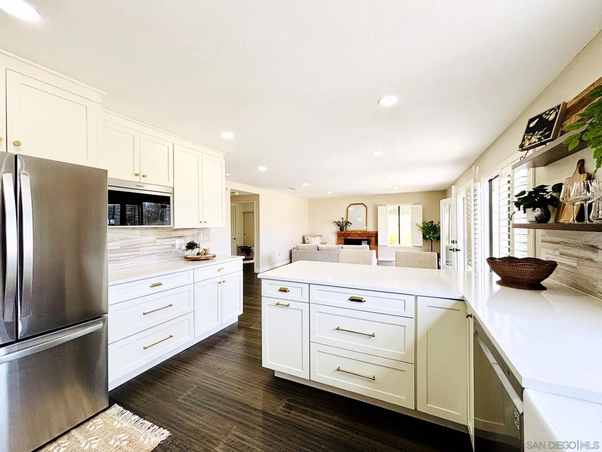 https://cdn.realtyfeed.com/cdn/127/260010928/22c513c9de04d3e397736f967fa89288.webp