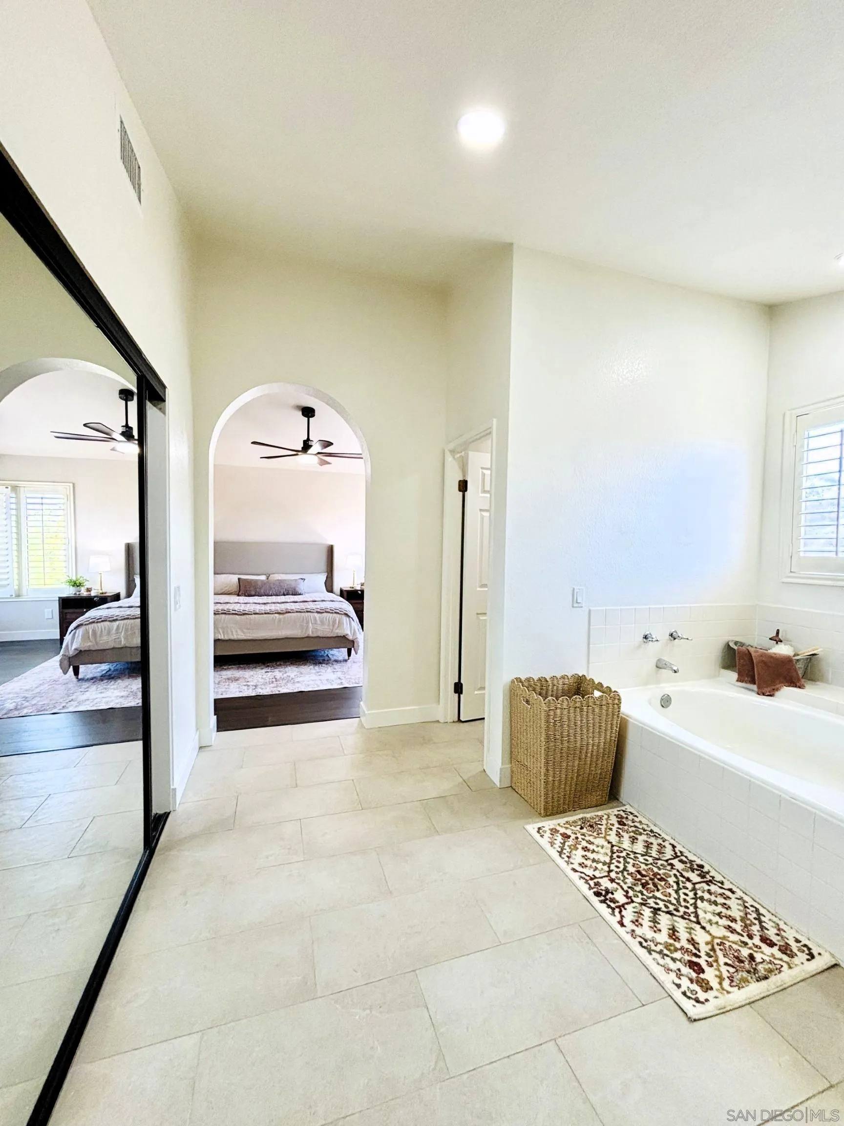 https://cdn.realtyfeed.com/cdn/127/260010928/84da812cb11111e64c81436291cde7b2.webp