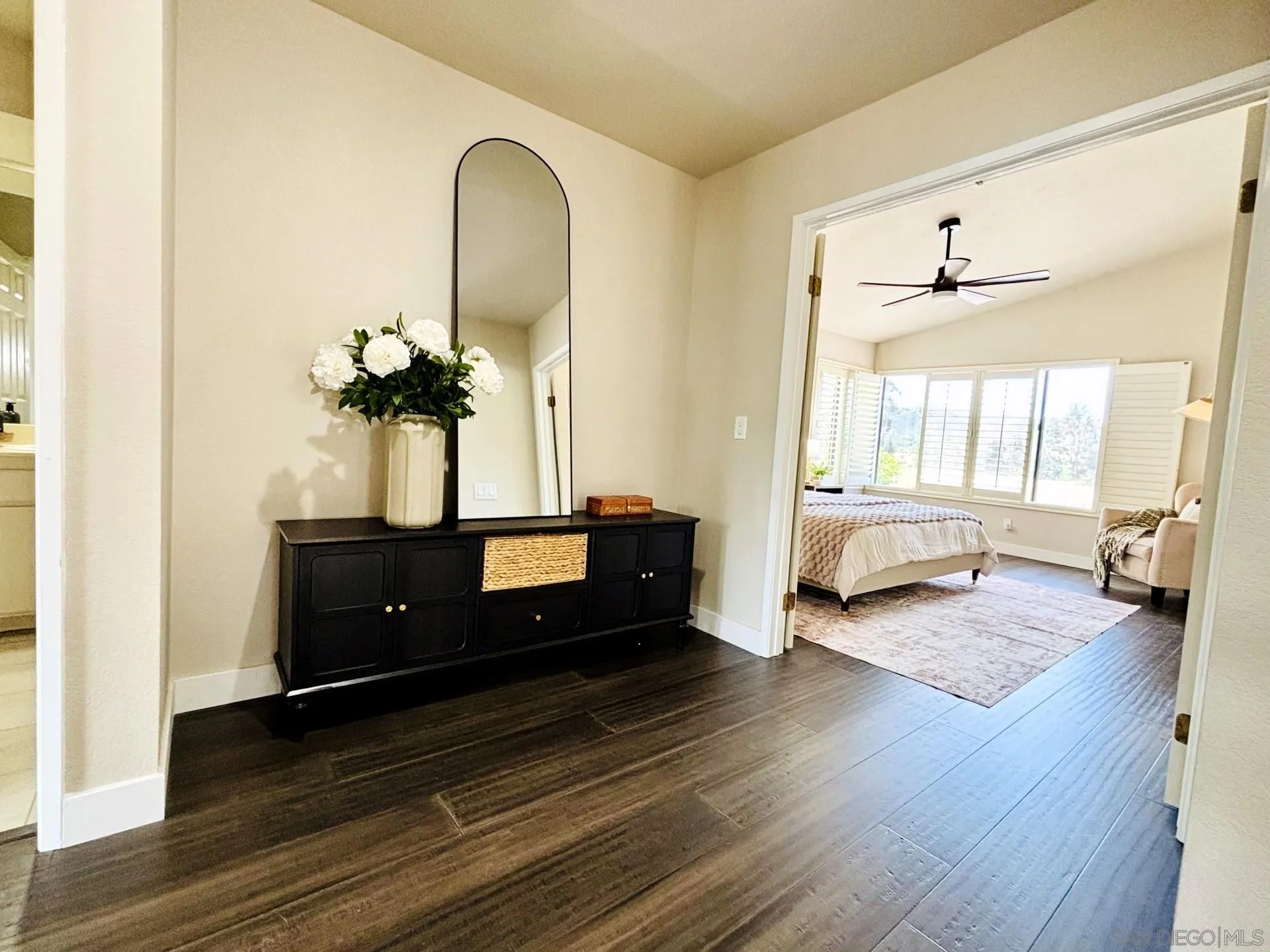 https://cdn.realtyfeed.com/cdn/127/260010928/857ae40e9363ecb0927a11bdf7687cda.webp