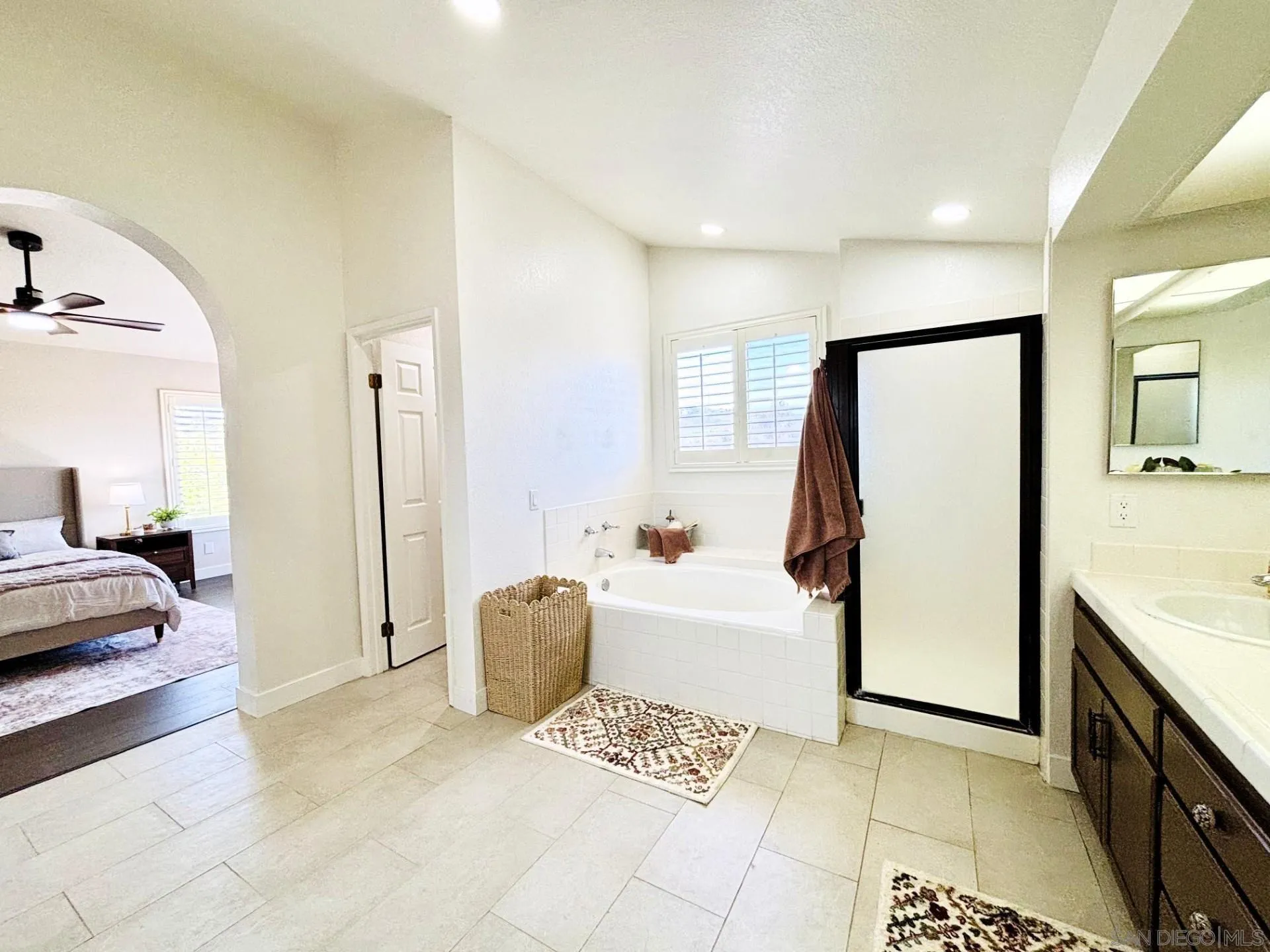 https://cdn.realtyfeed.com/cdn/127/260010928/ab9e3ee909fb2945741ffde70250e380.webp