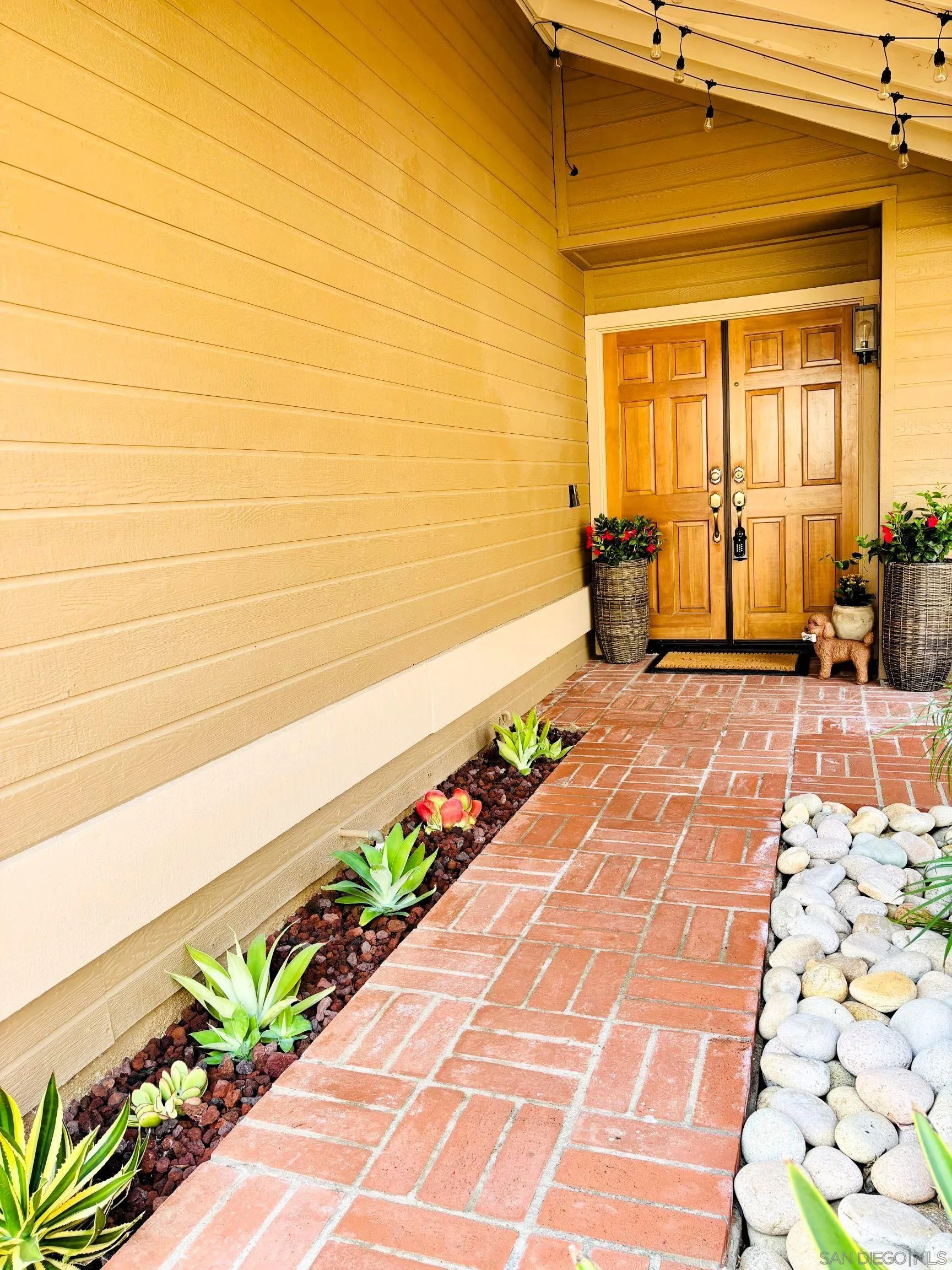 https://cdn.realtyfeed.com/cdn/127/260010928/c50752fa3ec3b13510783c33b6dd5abf.webp