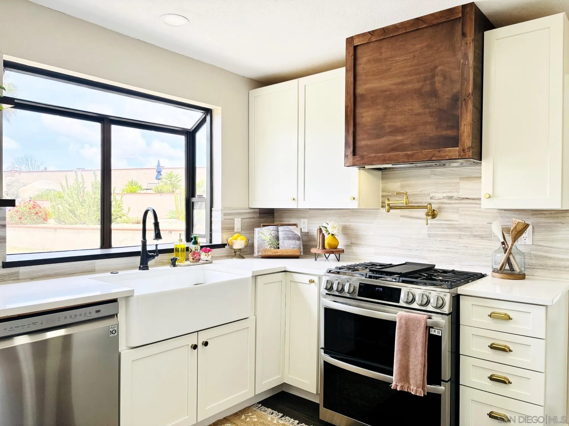 https://cdn.realtyfeed.com/cdn/127/260010928/fa39f18f7e567594cd7a93ffe43969c9.webp