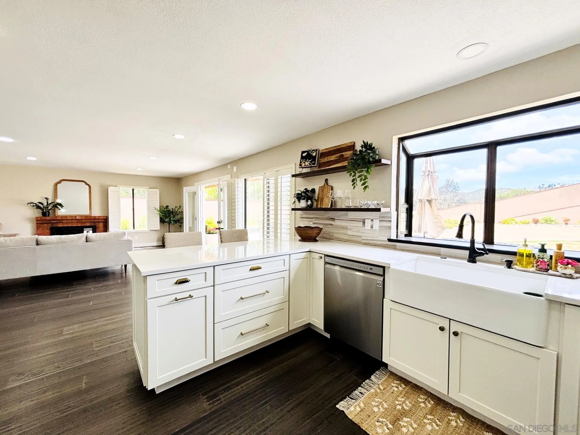 https://cdn.realtyfeed.com/cdn/127/260010928/fd939403a0b49136c707b71c953cb455.webp