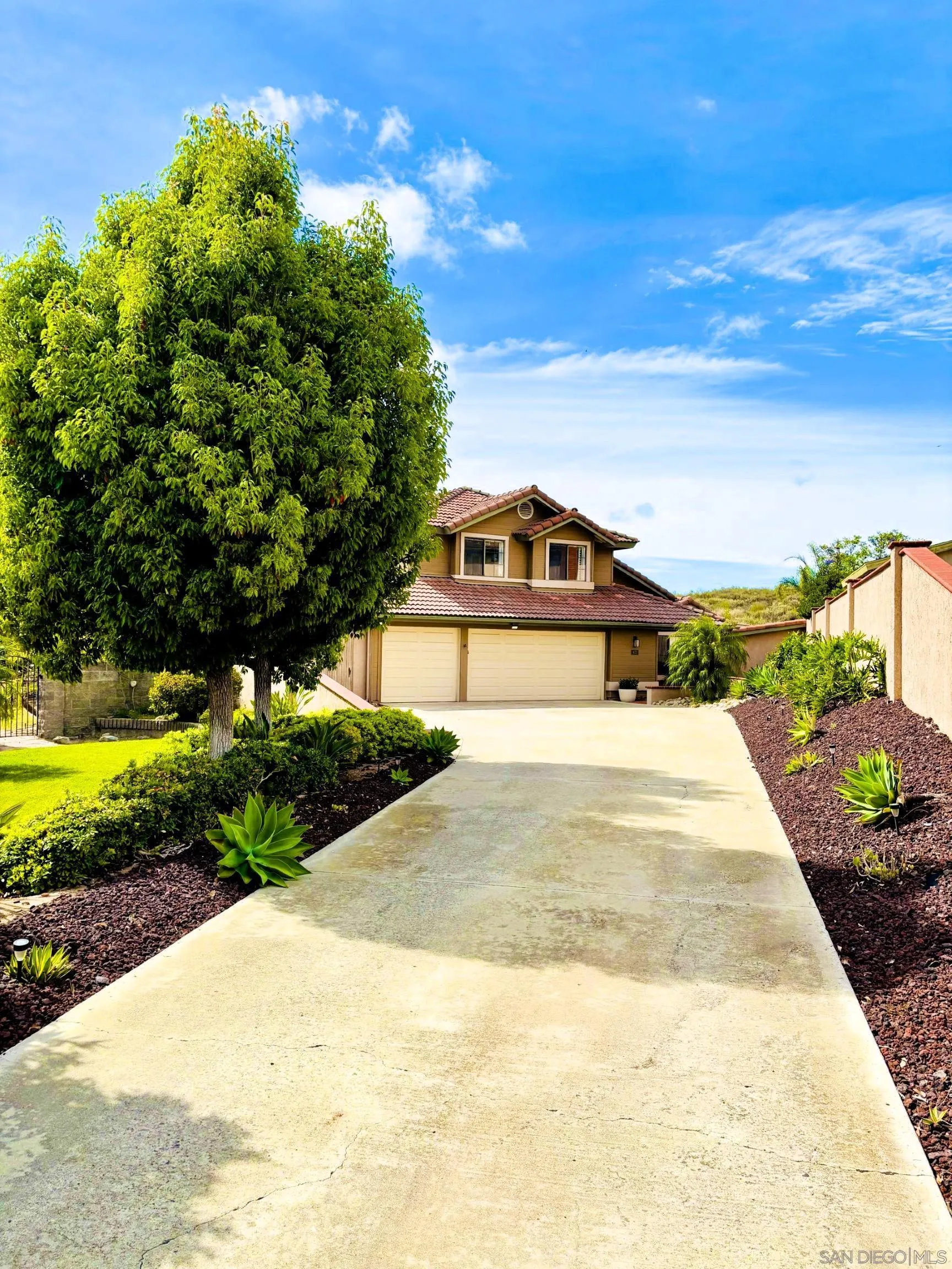 https://cdn.realtyfeed.com/cdn/127/260010928/ff1cec42bf3ac6e3e550afbab1944d81.webp