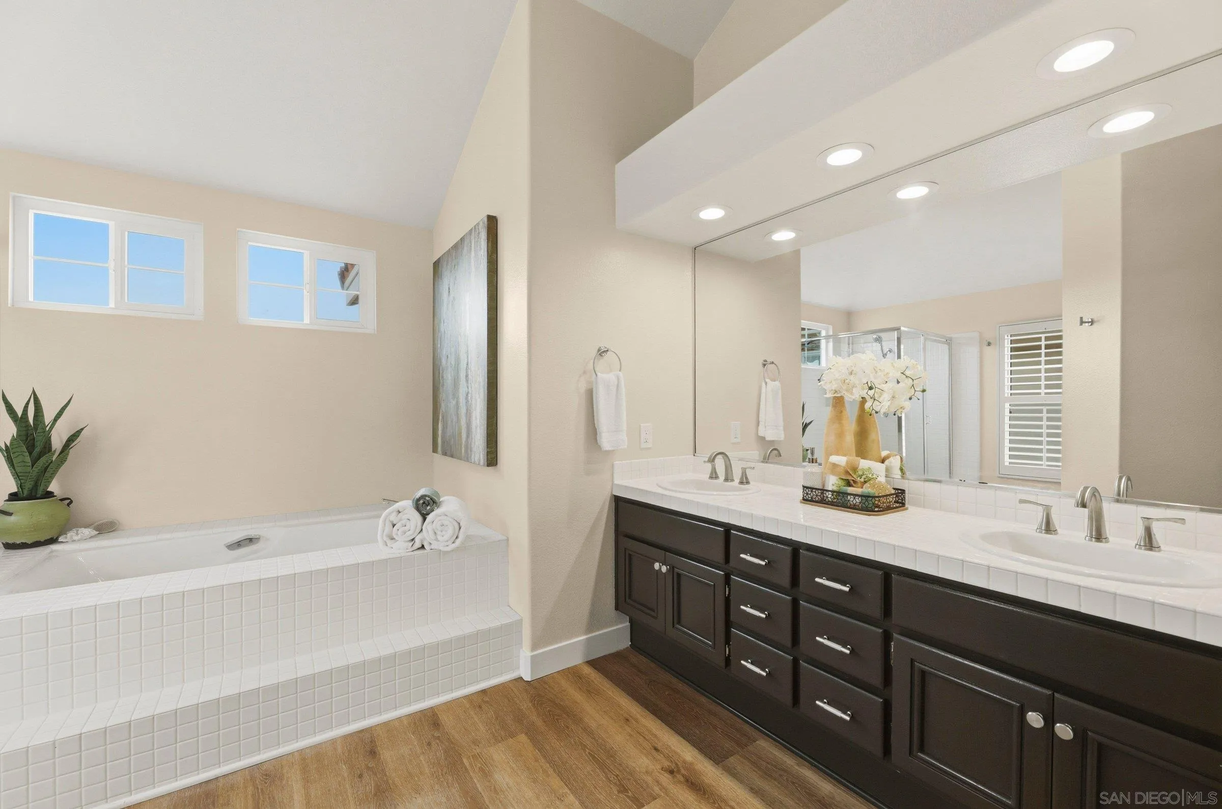https://cdn.realtyfeed.com/cdn/127/260010929/227539d79cece2ad2ce8a5b09368b39c.webp