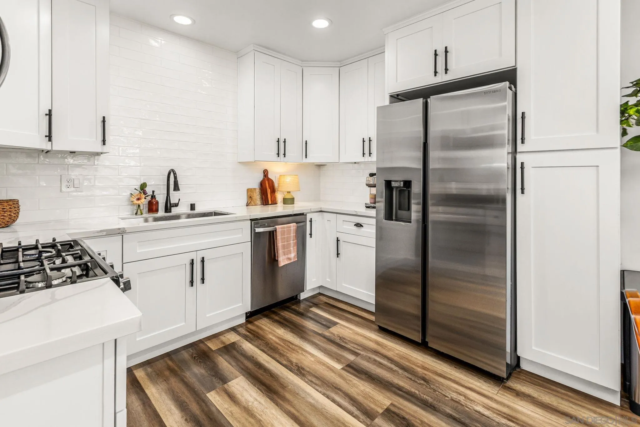 https://cdn.realtyfeed.com/cdn/127/260010931/8860e778e32ebdbc5400aa4e29f1964b.webp