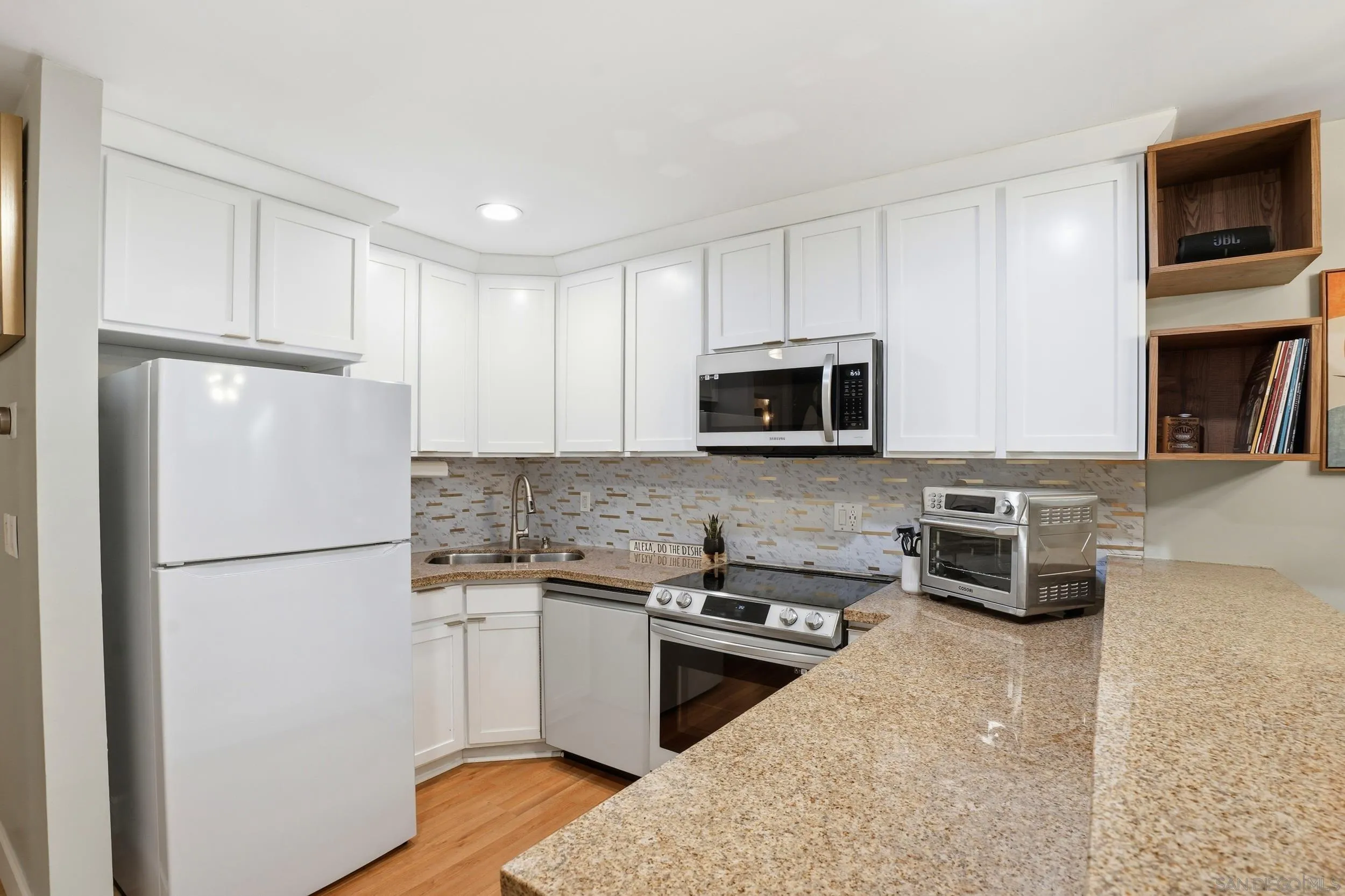 https://cdn.realtyfeed.com/cdn/127/260010933/21f19b69afdafe64fcdd908ae83ef297.webp