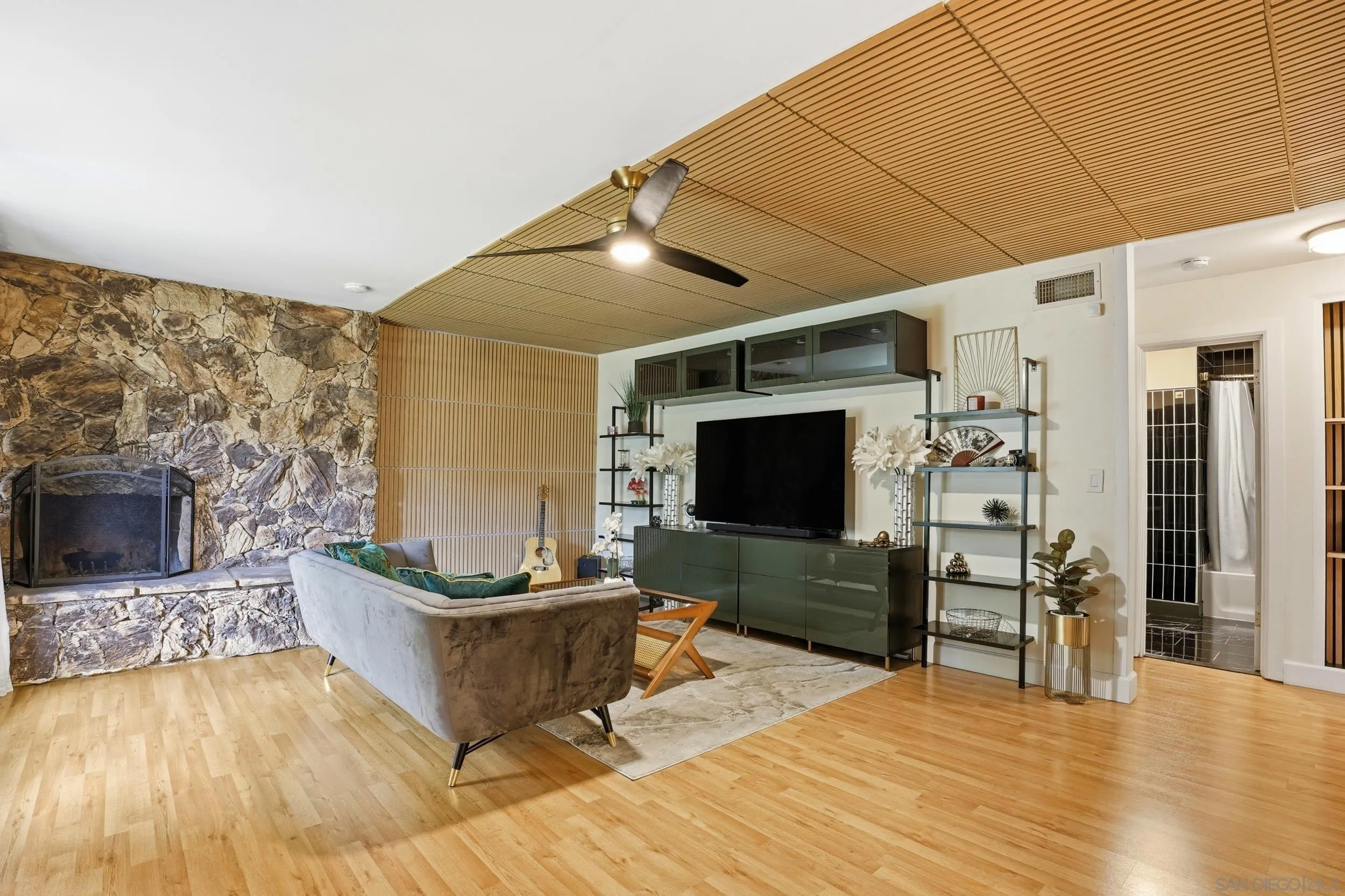 https://cdn.realtyfeed.com/cdn/127/260010933/b116dd9c5a95f31ac52f4892f7c2c49e.webp