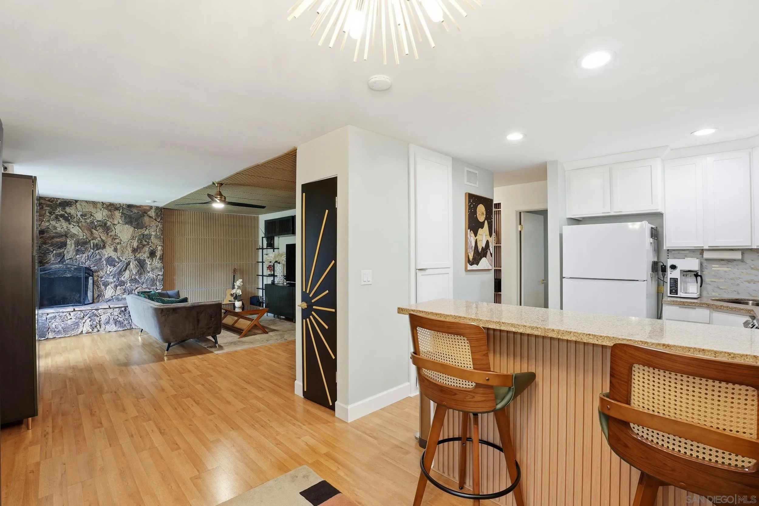 https://cdn.realtyfeed.com/cdn/127/260010933/b8f4861f03a8389695c94e9bcc43d05e.webp