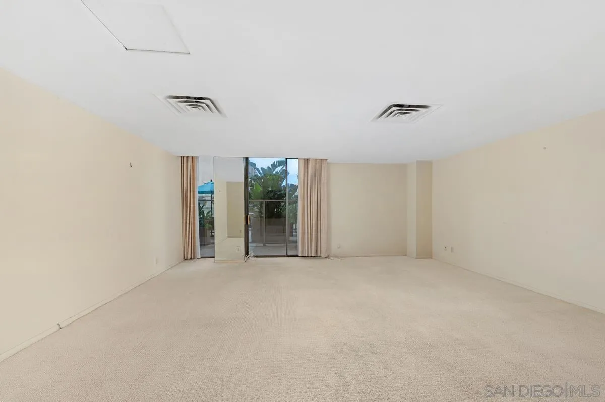 Photo #4: 260010939 Listing: Photo #4