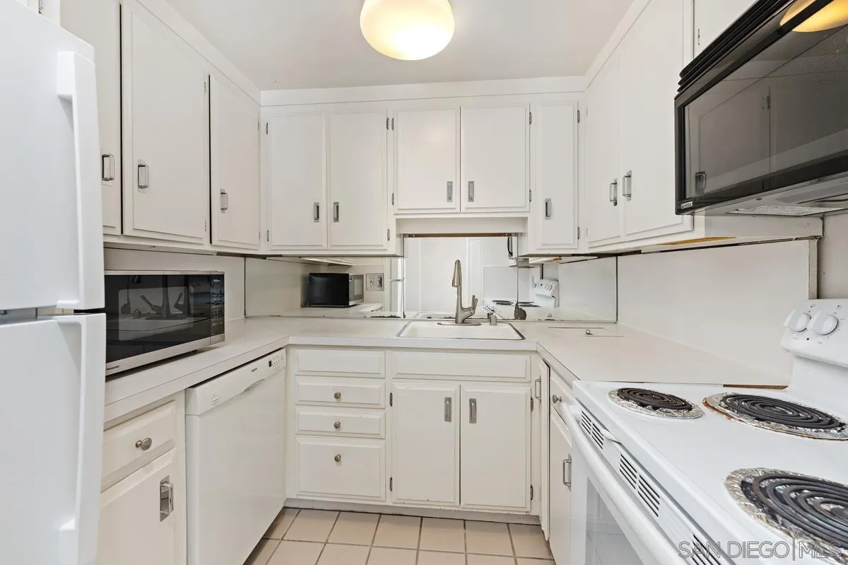 Photo #12: 260010939 Listing: Photo #12