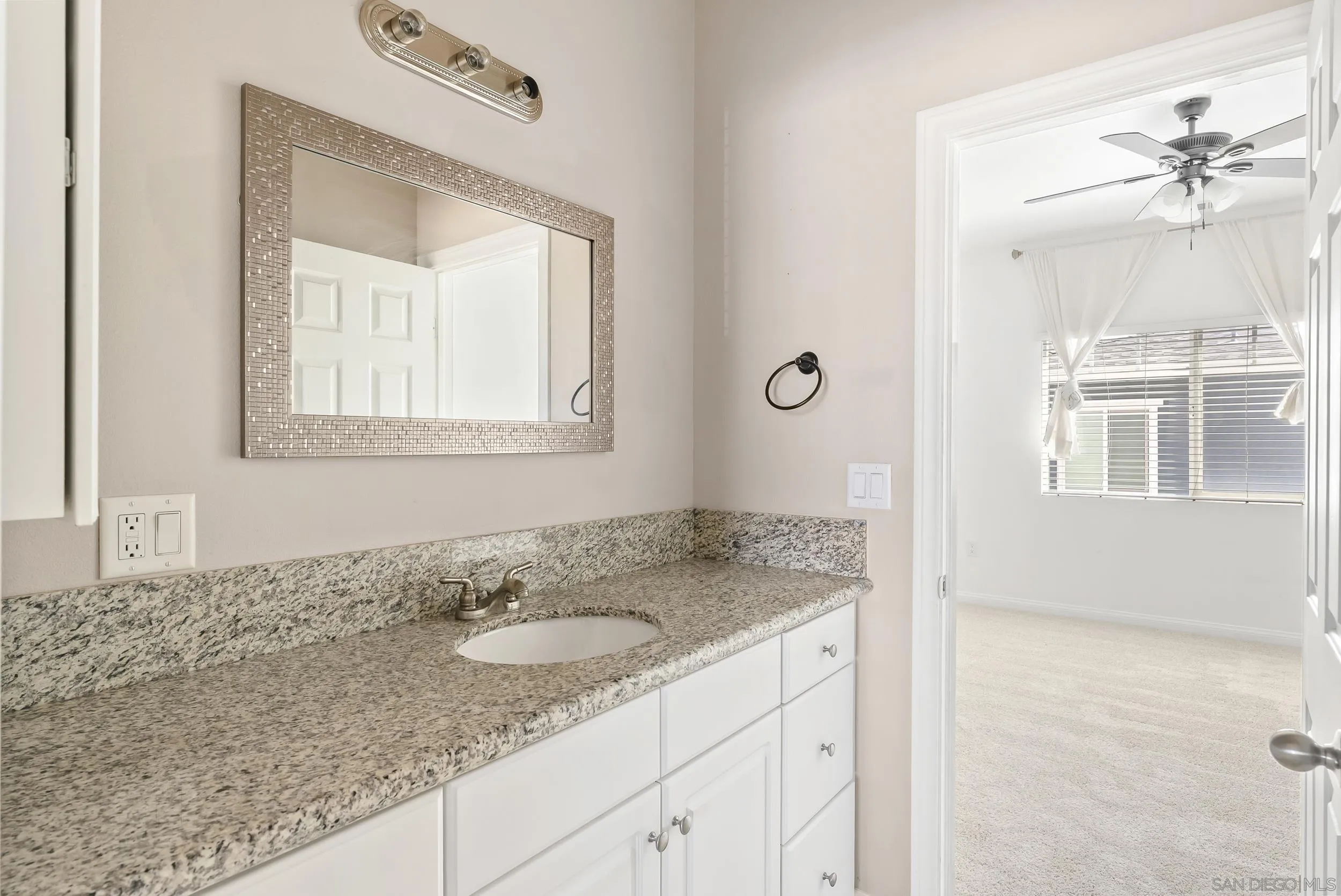 Photo #27: 260010941 Listing: Photo #27
