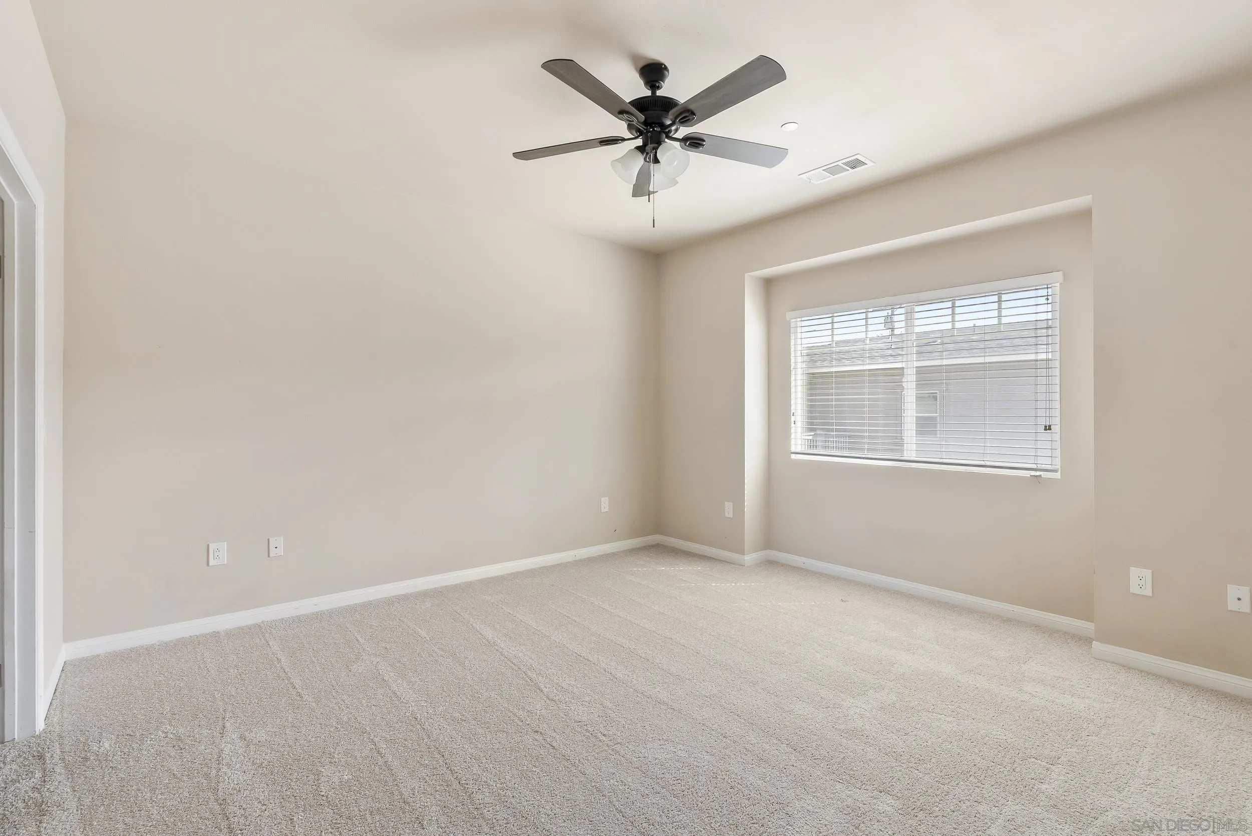 Photo #15: 260010941 Listing: Photo #15