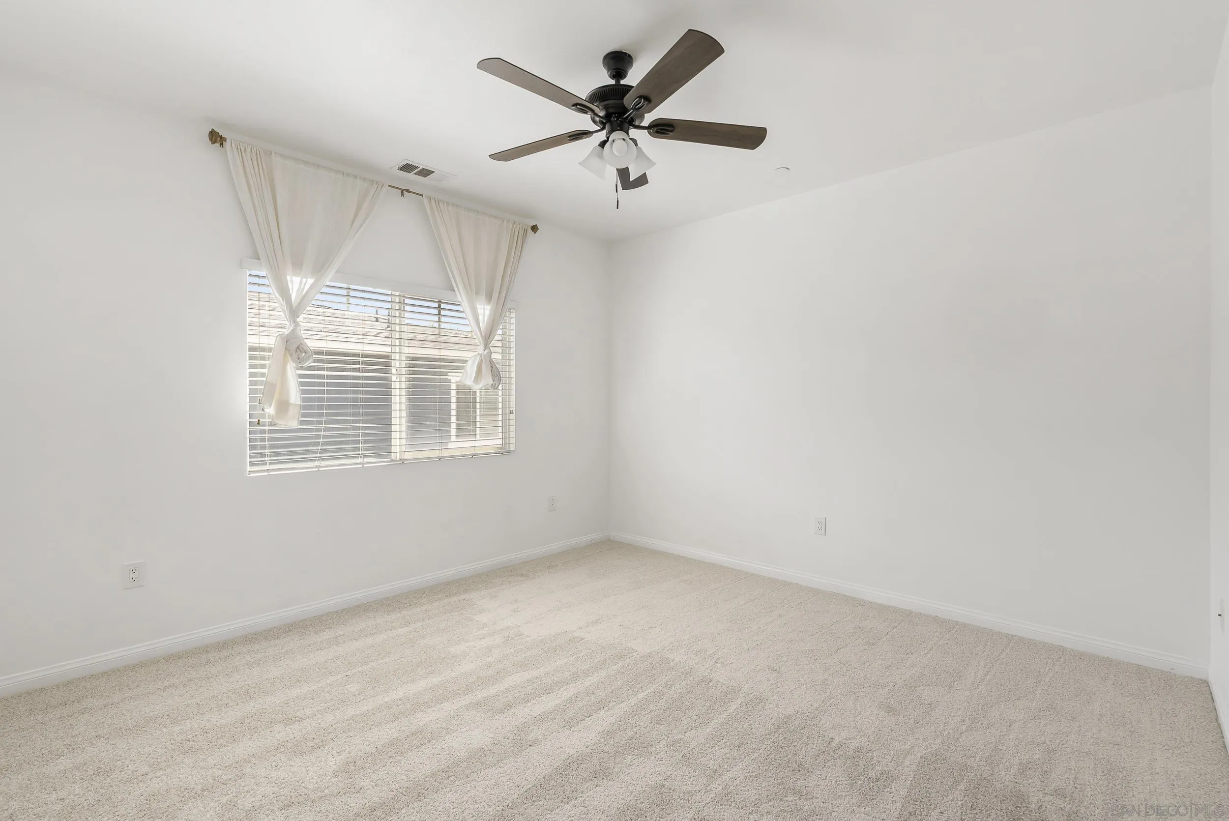 Photo #29: 260010941 Listing: Photo #29