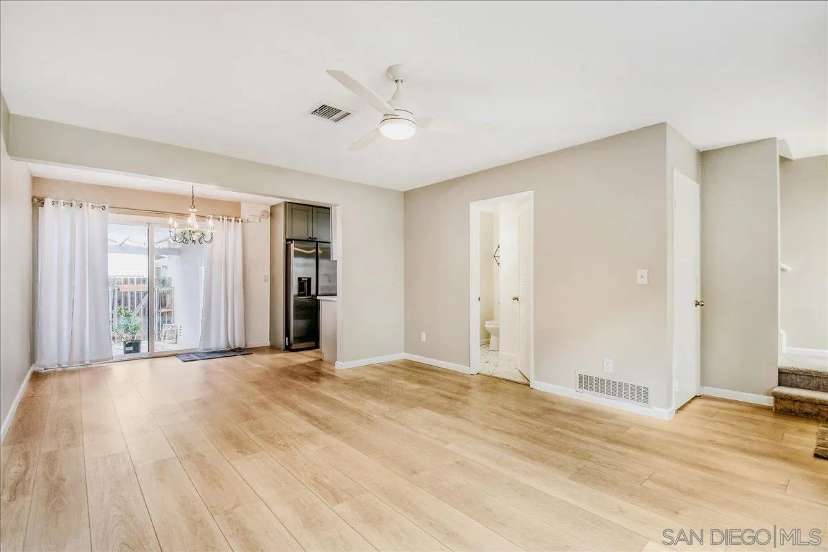 Photo #4: 260010945 Listing: Photo #4
