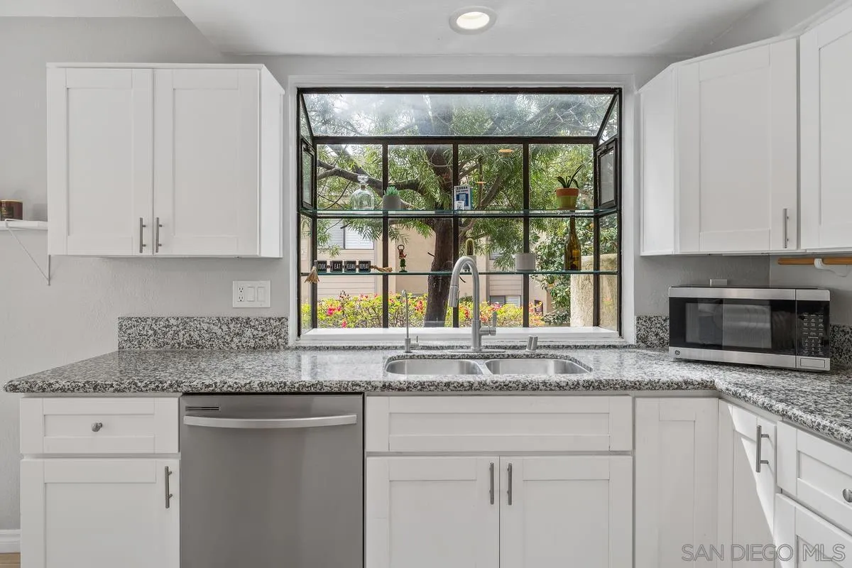 https://cdn.realtyfeed.com/cdn/127/260010947/0fde16fc2014d80d287bc7a4b2a90942.webp