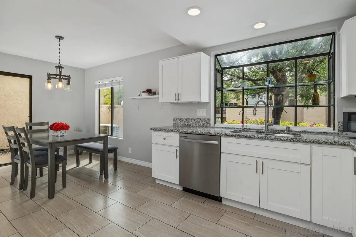 https://cdn.realtyfeed.com/cdn/127/260010947/394b40623bfe825da2b6426a48445bc2.webp