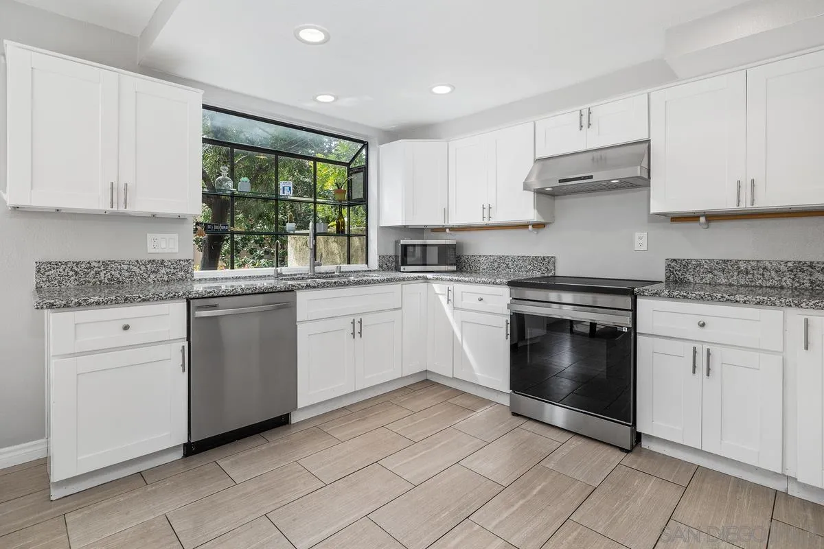 https://cdn.realtyfeed.com/cdn/127/260010947/48ebf868e95a46bc2f49d9d24653fb33.webp