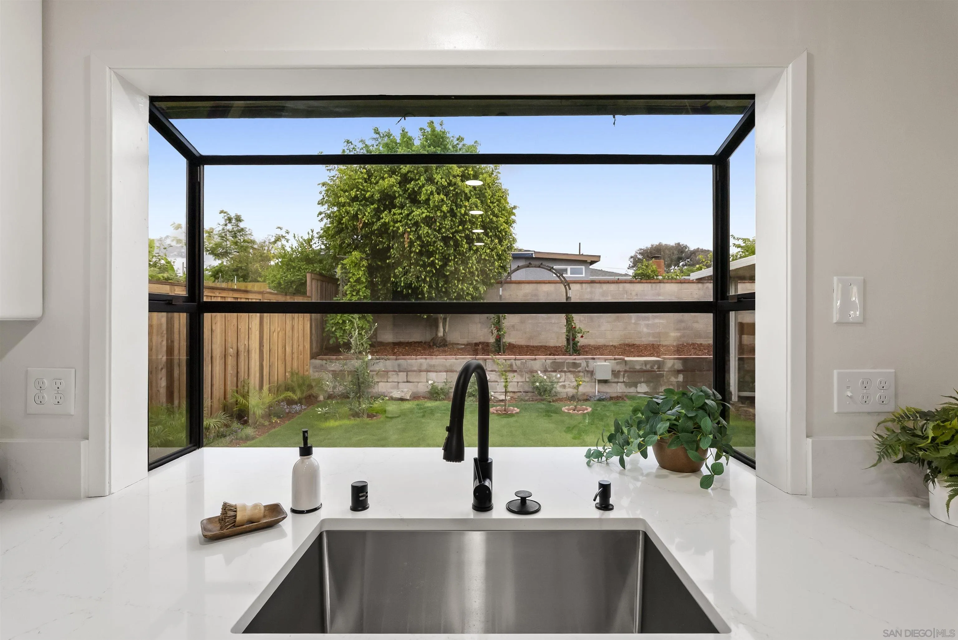 https://cdn.realtyfeed.com/cdn/127/260010948/1086d4c2db2c0d013a819d82c1ec540c.webp