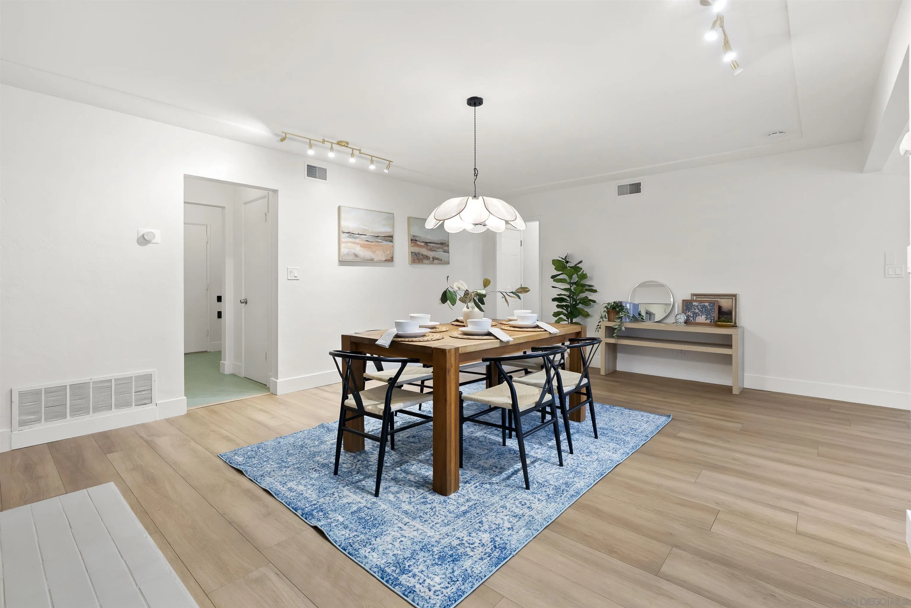 https://cdn.realtyfeed.com/cdn/127/260010948/2c9fed79e99273cf6602fb0e7d0eef11.webp
