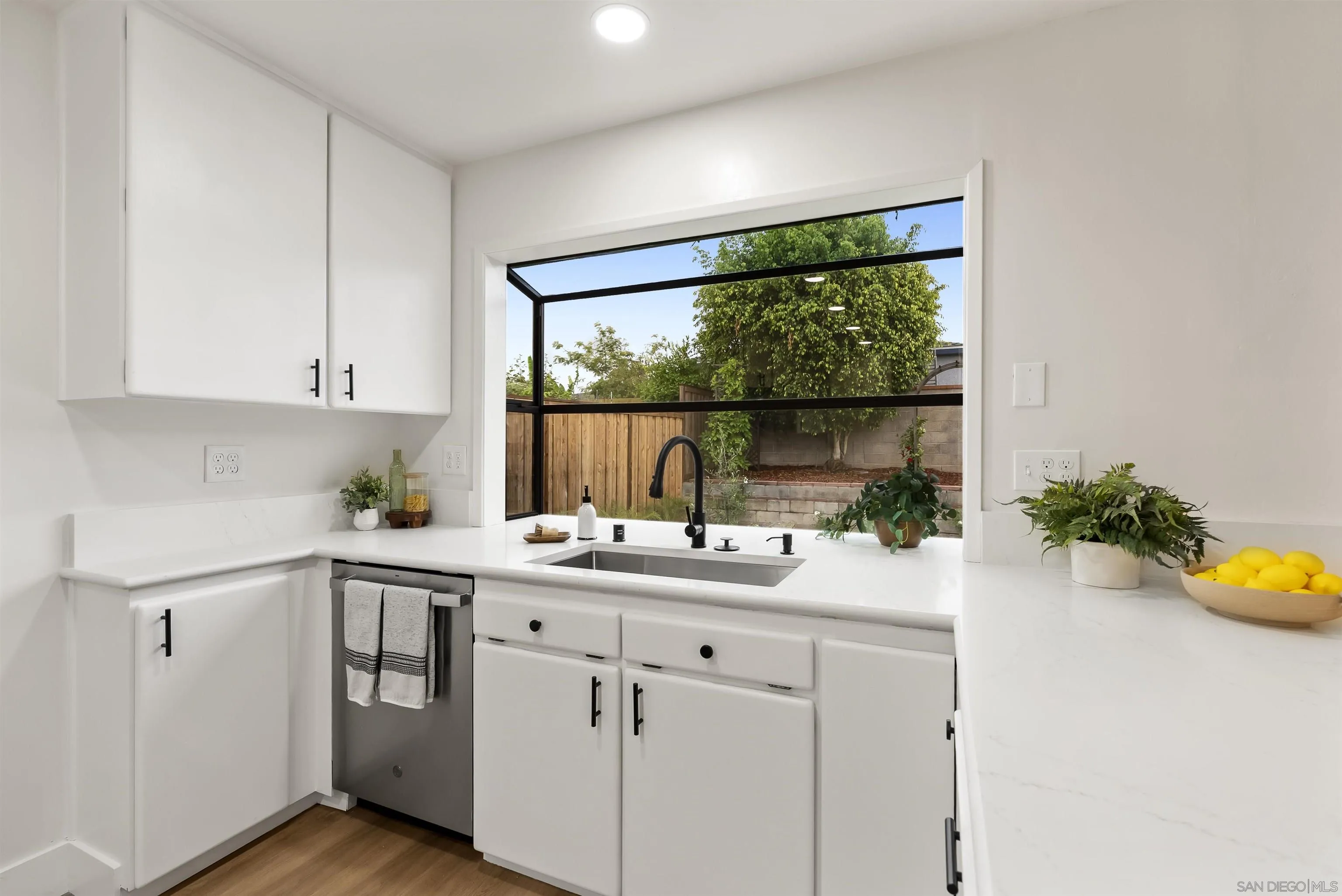 https://cdn.realtyfeed.com/cdn/127/260010948/6de9724543178d98f3ea54894b0496b5.webp