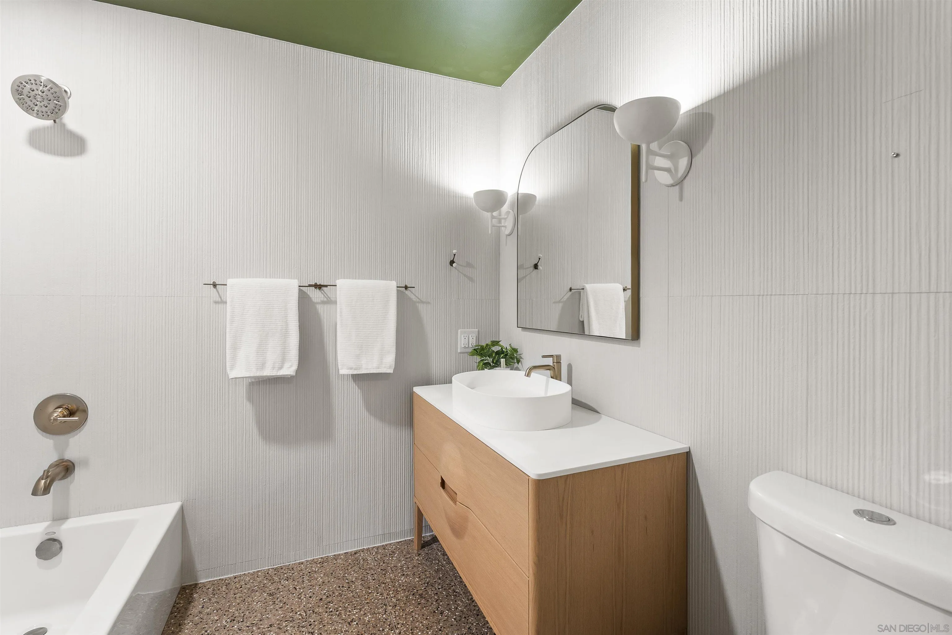 https://cdn.realtyfeed.com/cdn/127/260010948/b25f0ffebe6570aae3277a46188df364.webp
