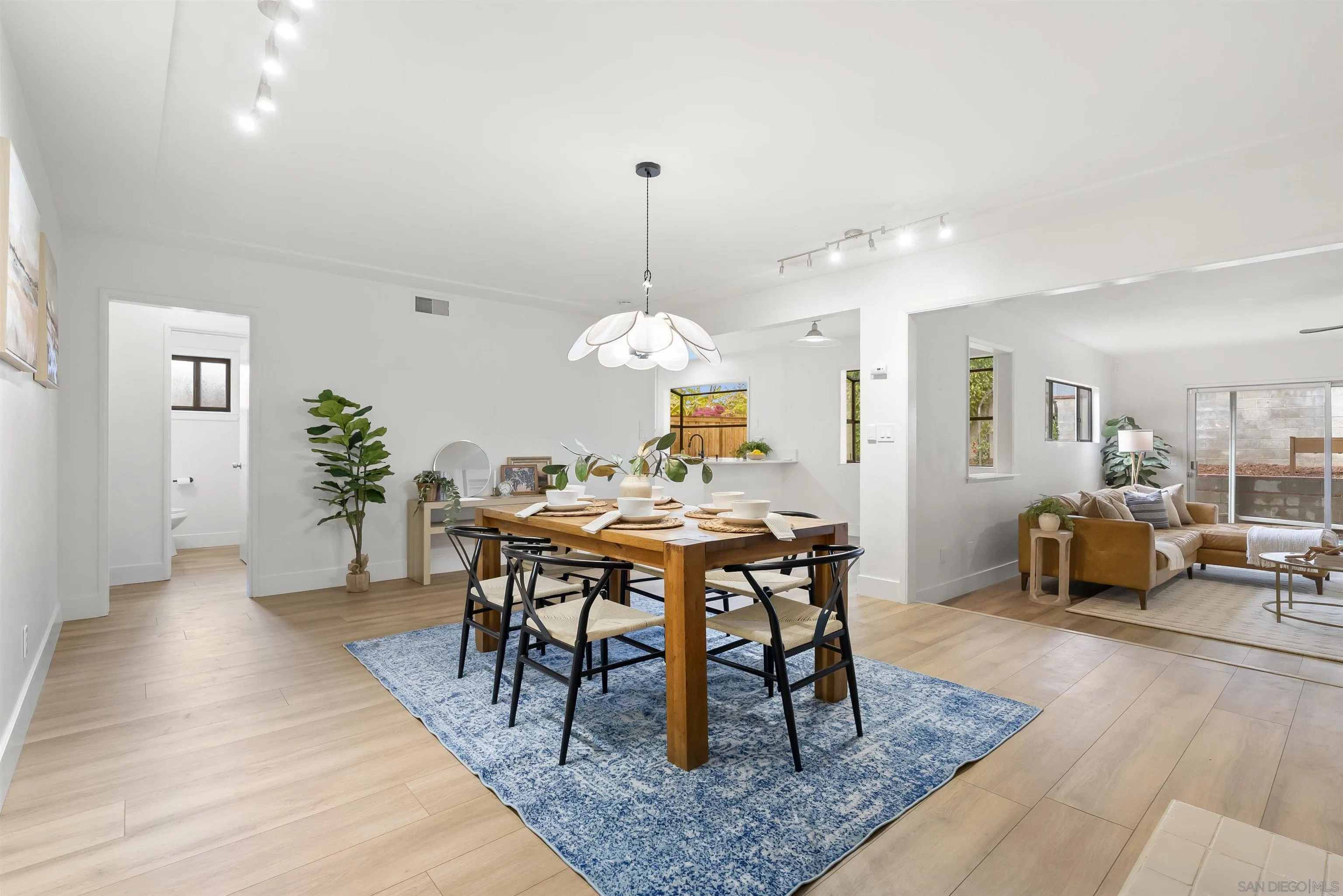 https://cdn.realtyfeed.com/cdn/127/260010948/e4e4d3160cd864f7503fc3e6afe5a278.webp