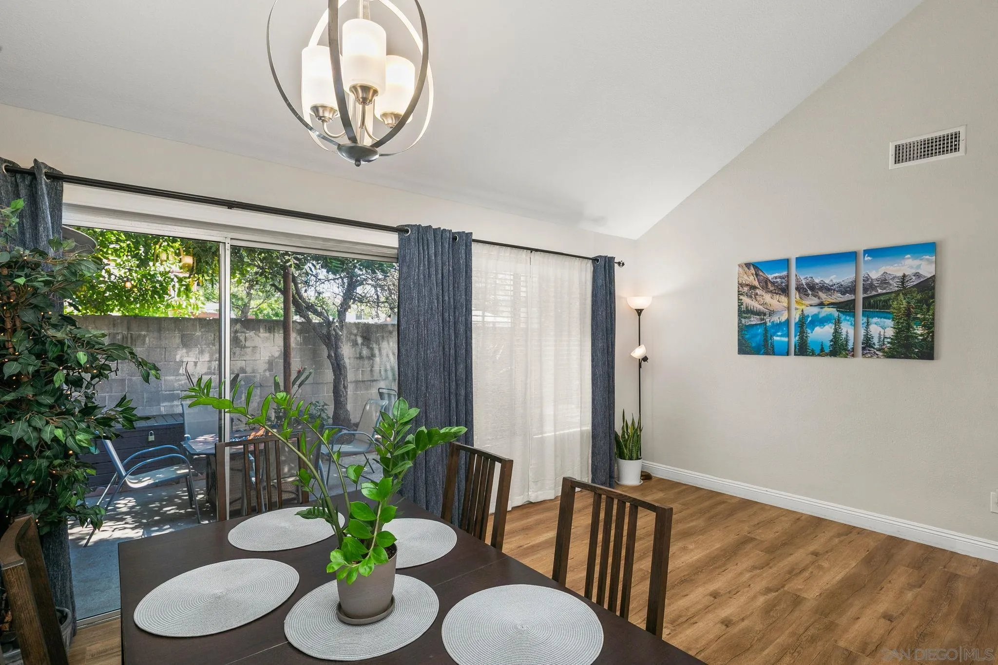 https://cdn.realtyfeed.com/cdn/127/260010949/08f20ac5de80d4768eec8052c75d36ec.webp