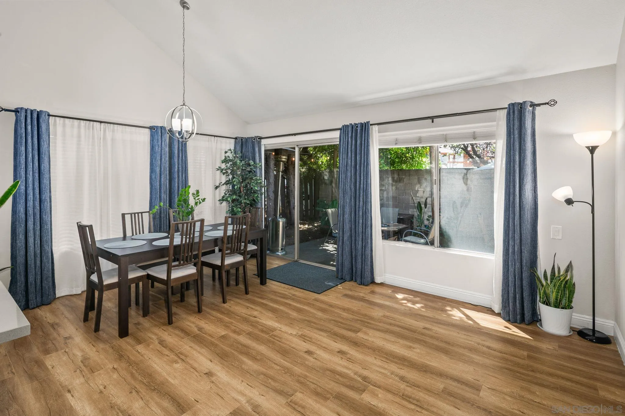 https://cdn.realtyfeed.com/cdn/127/260010949/907cae76c24f98f131cc7cedad04fc85.webp