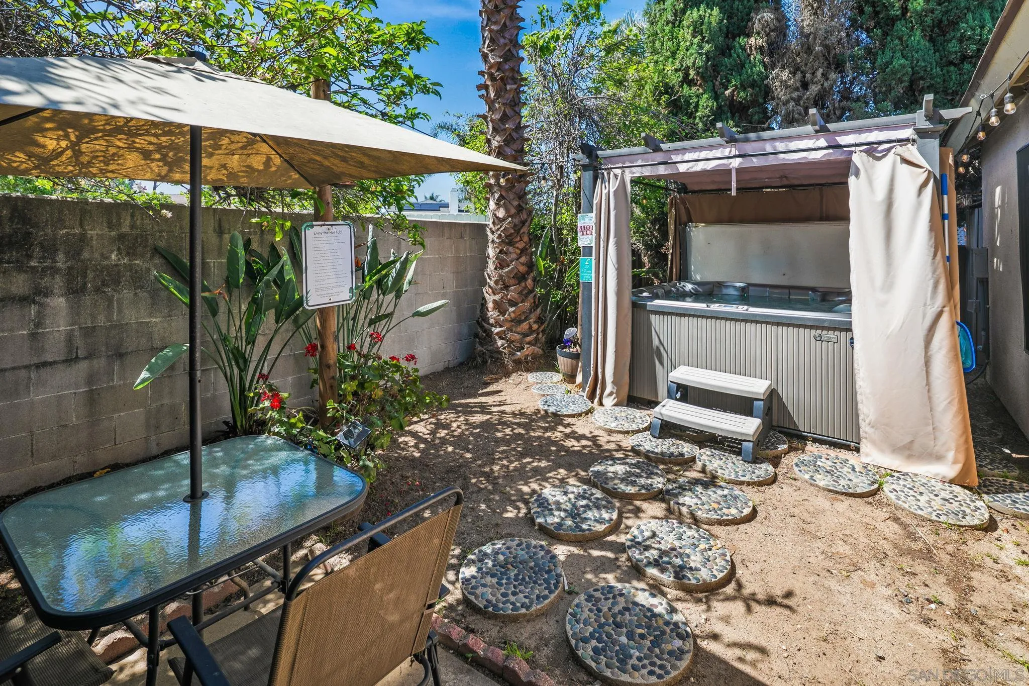 https://cdn.realtyfeed.com/cdn/127/260010949/c2b21f278e5c355bc7bde245d5b1b99f.webp